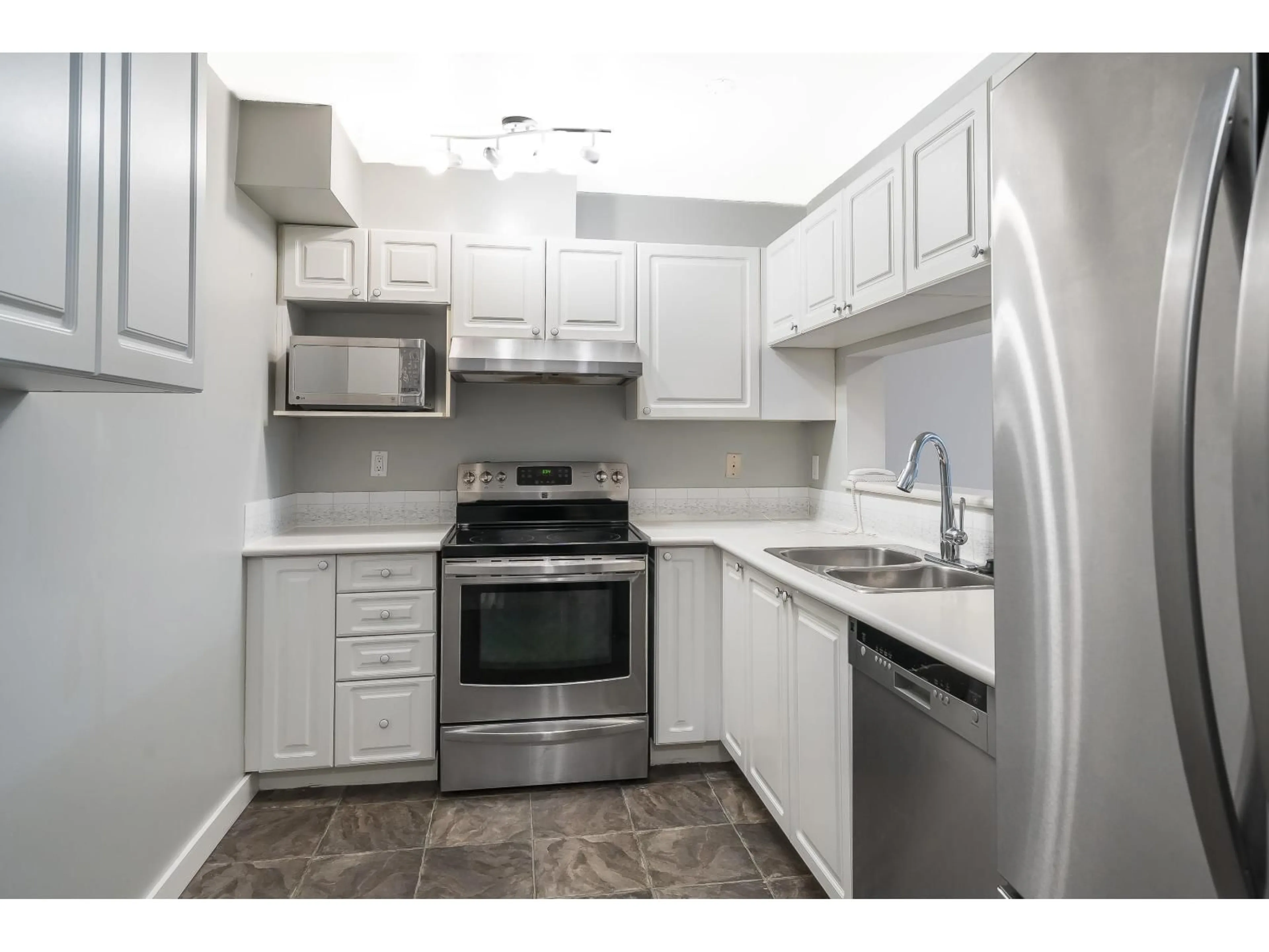 Standard kitchen, unknown for 307 - 16137 83 AVENUE, Surrey British Columbia V4N0N1