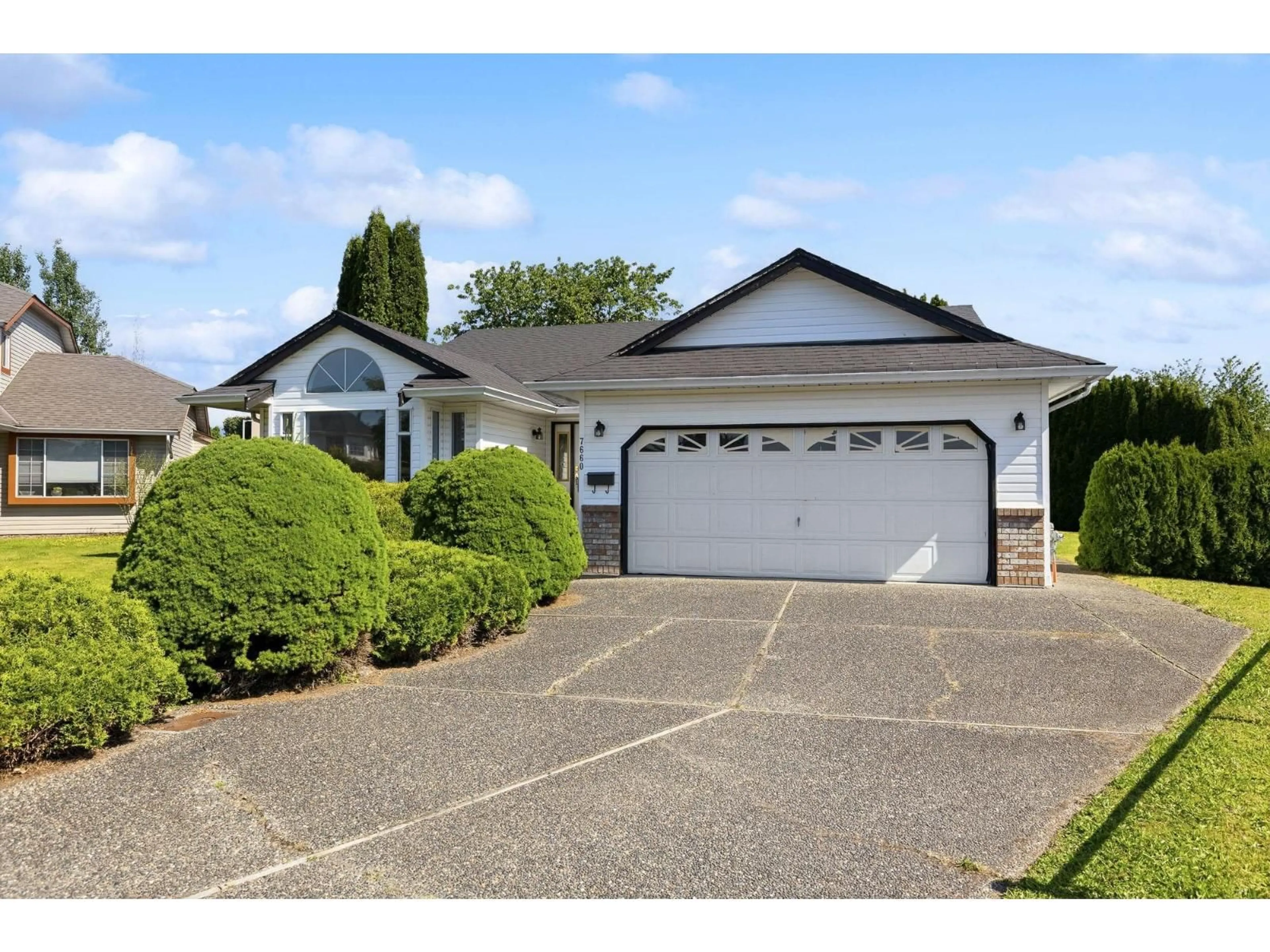 Home with vinyl exterior material, street for 7660 SAPPHIRE DRIVE, Chilliwack British Columbia V2R3A7