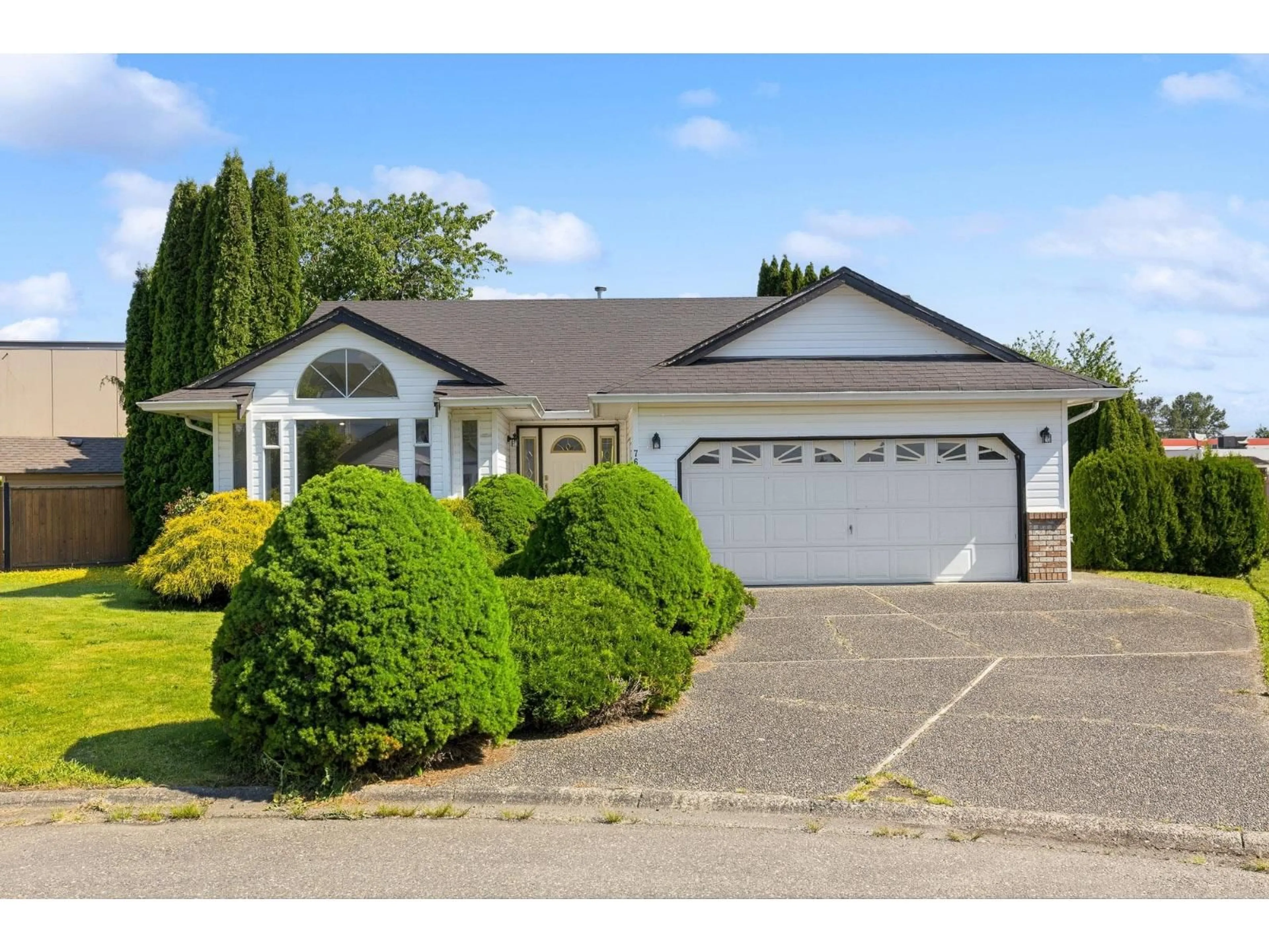 Home with vinyl exterior material, street for 7660 SAPPHIRE DRIVE, Chilliwack British Columbia V2R3A7