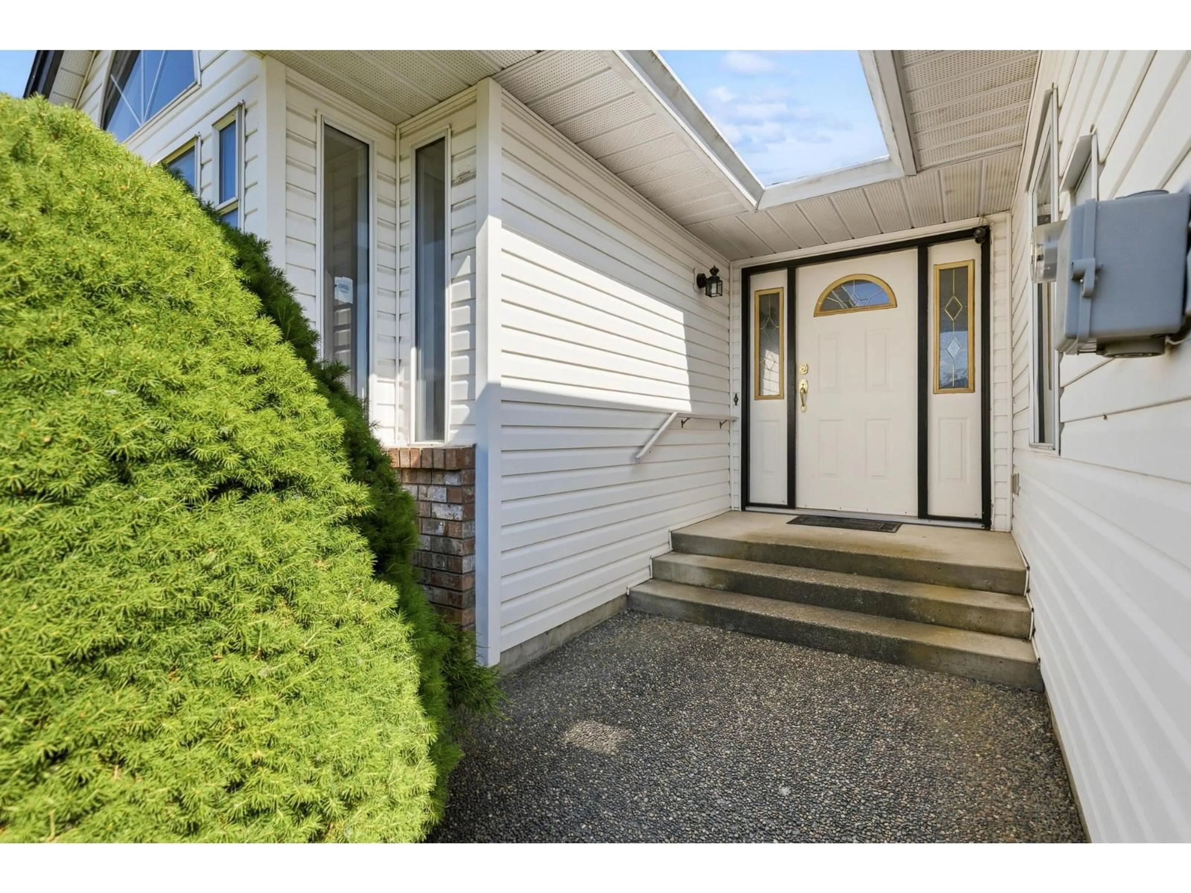 Indoor entryway for 7660 SAPPHIRE DRIVE, Chilliwack British Columbia V2R3A7