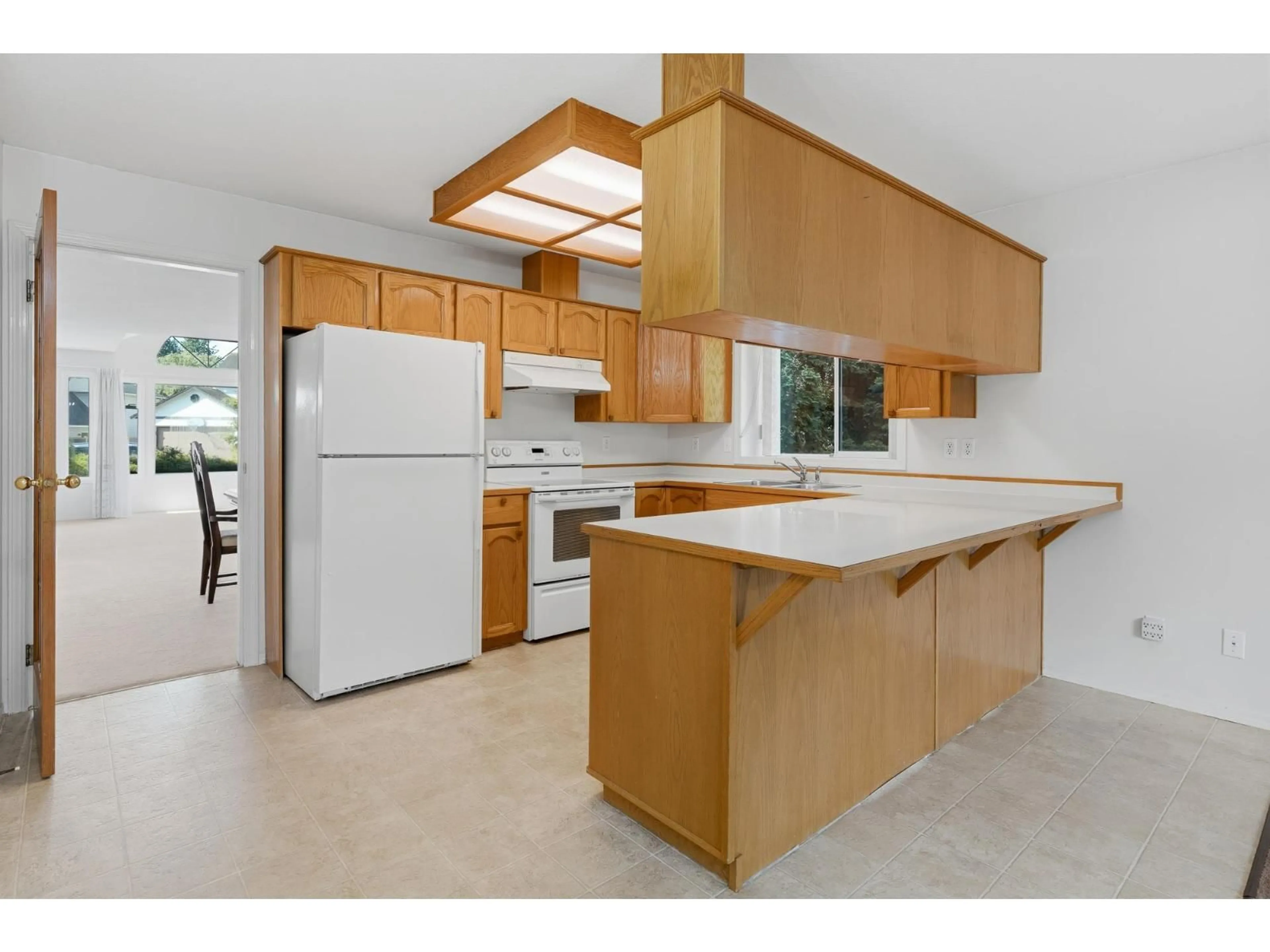 Standard kitchen, unknown for 7660 SAPPHIRE DRIVE, Chilliwack British Columbia V2R3A7