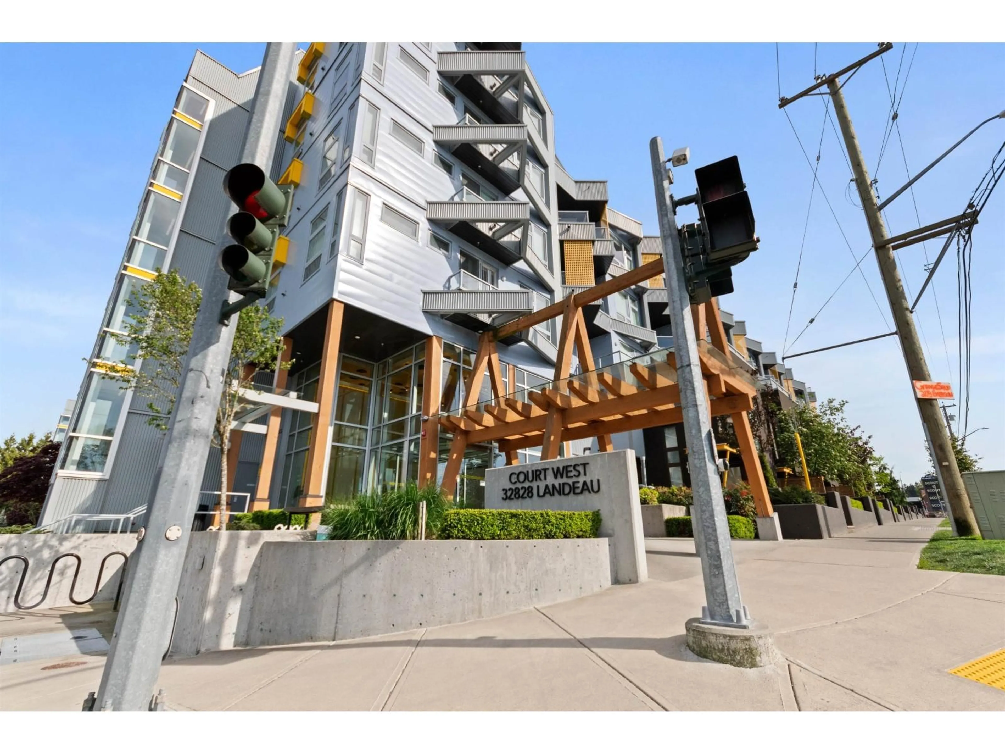 Indoor foyer for 6 - 32828 LANDEAU PLACE, Abbotsford British Columbia V2S0M4
