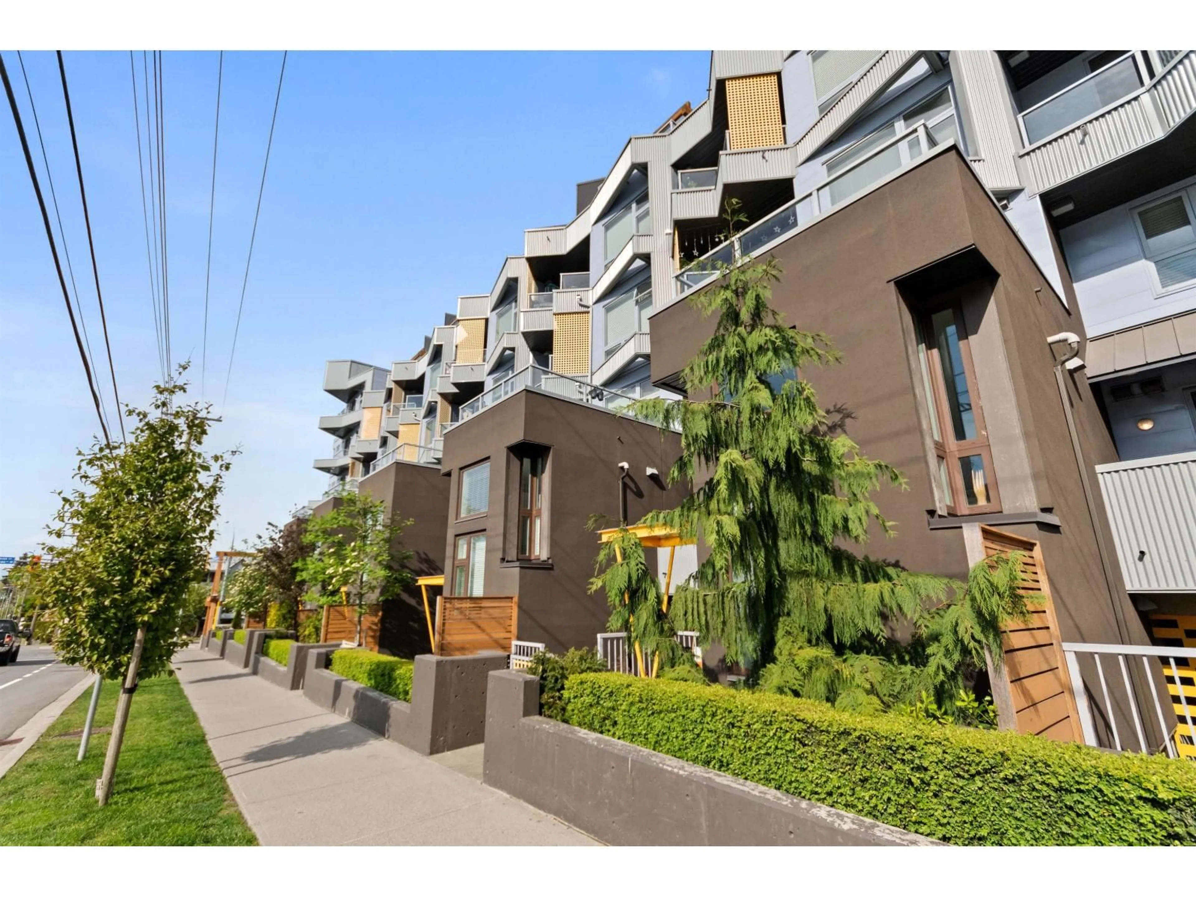 Patio, street for 6 - 32828 LANDEAU PLACE, Abbotsford British Columbia V2S0M4