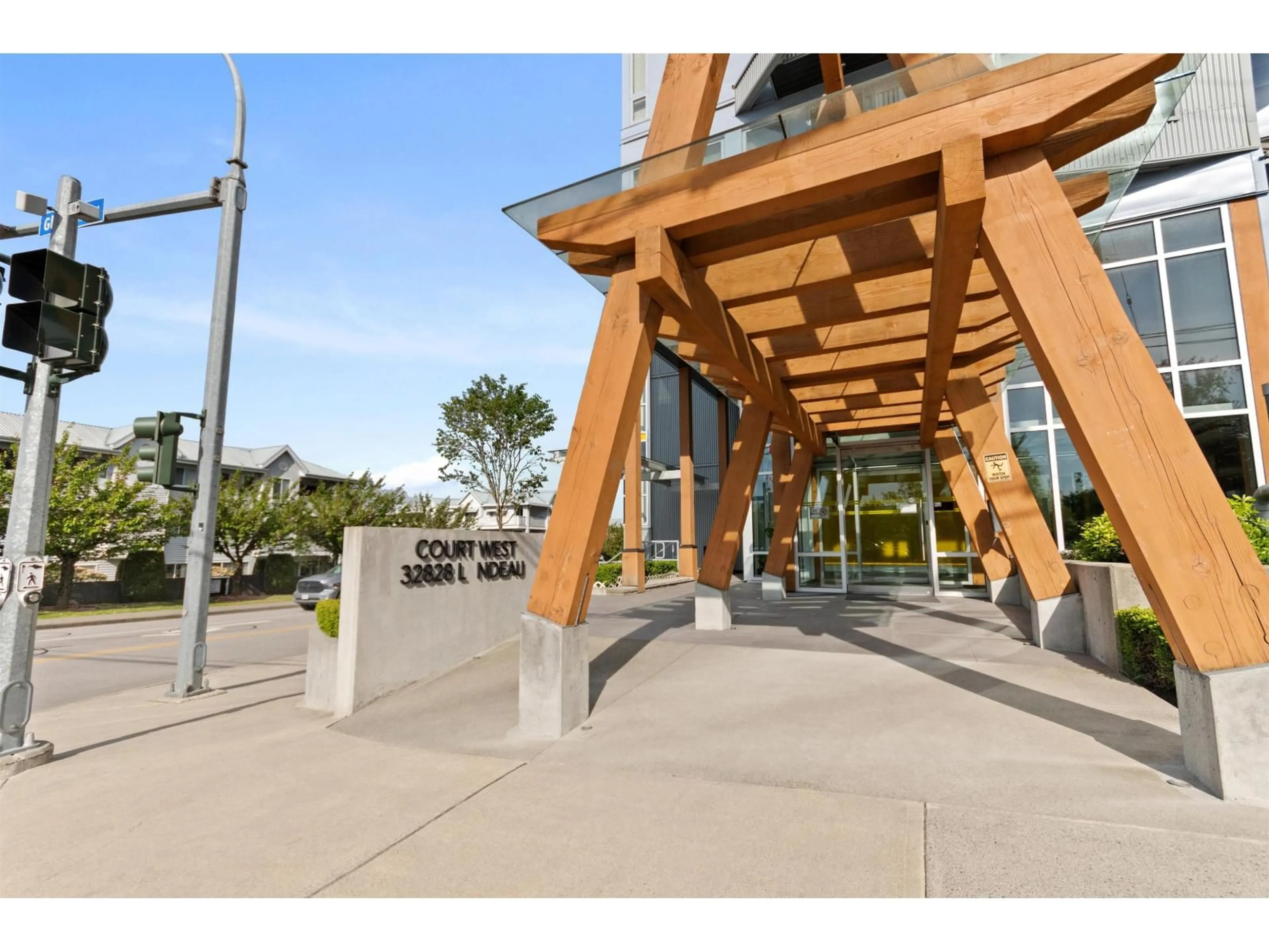 Indoor foyer for 6 - 32828 LANDEAU PLACE, Abbotsford British Columbia V2S0M4