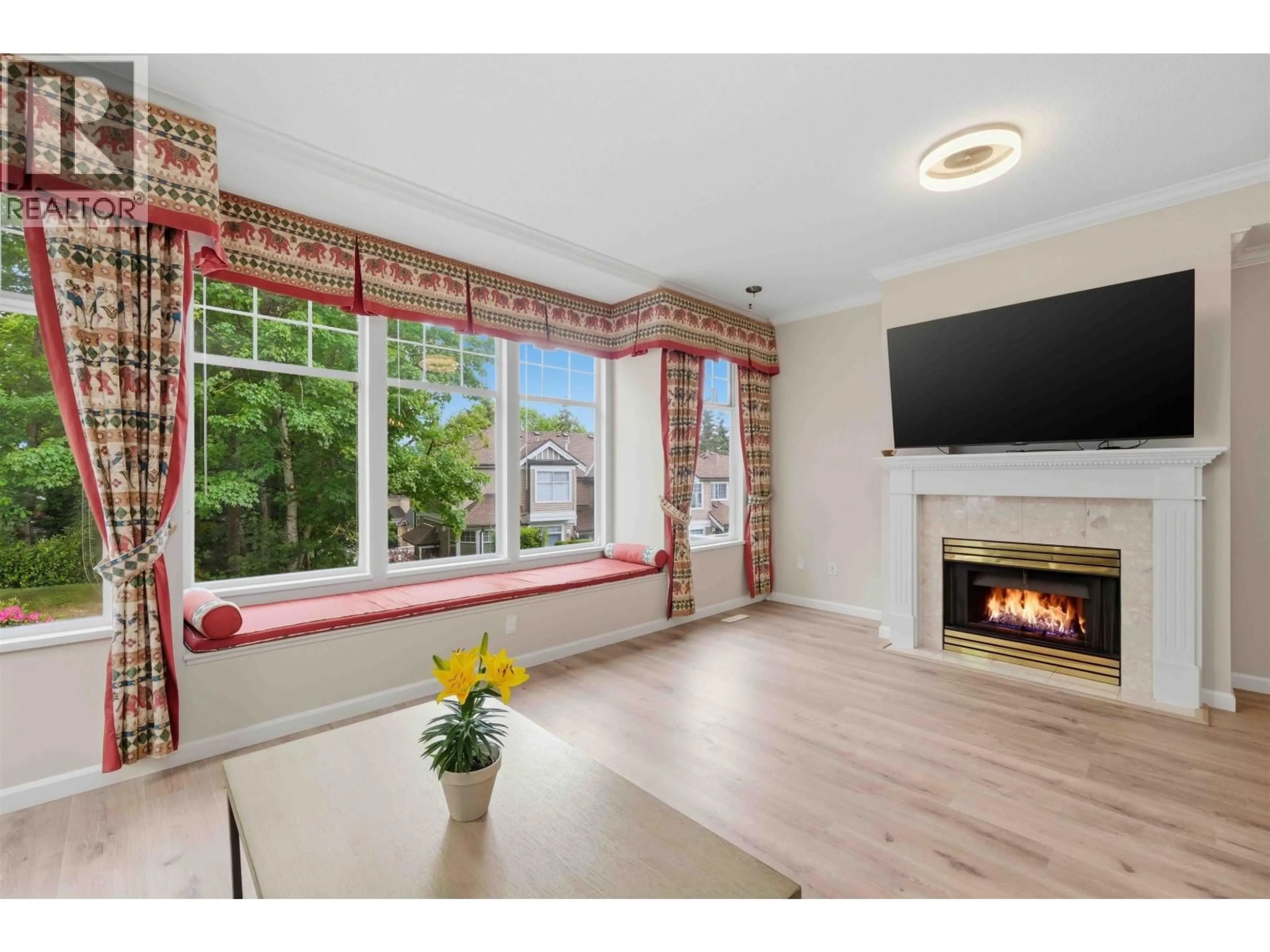 Unknown for 2 - 5950 OAKDALE ROAD, Burnaby British Columbia V5H4R5
