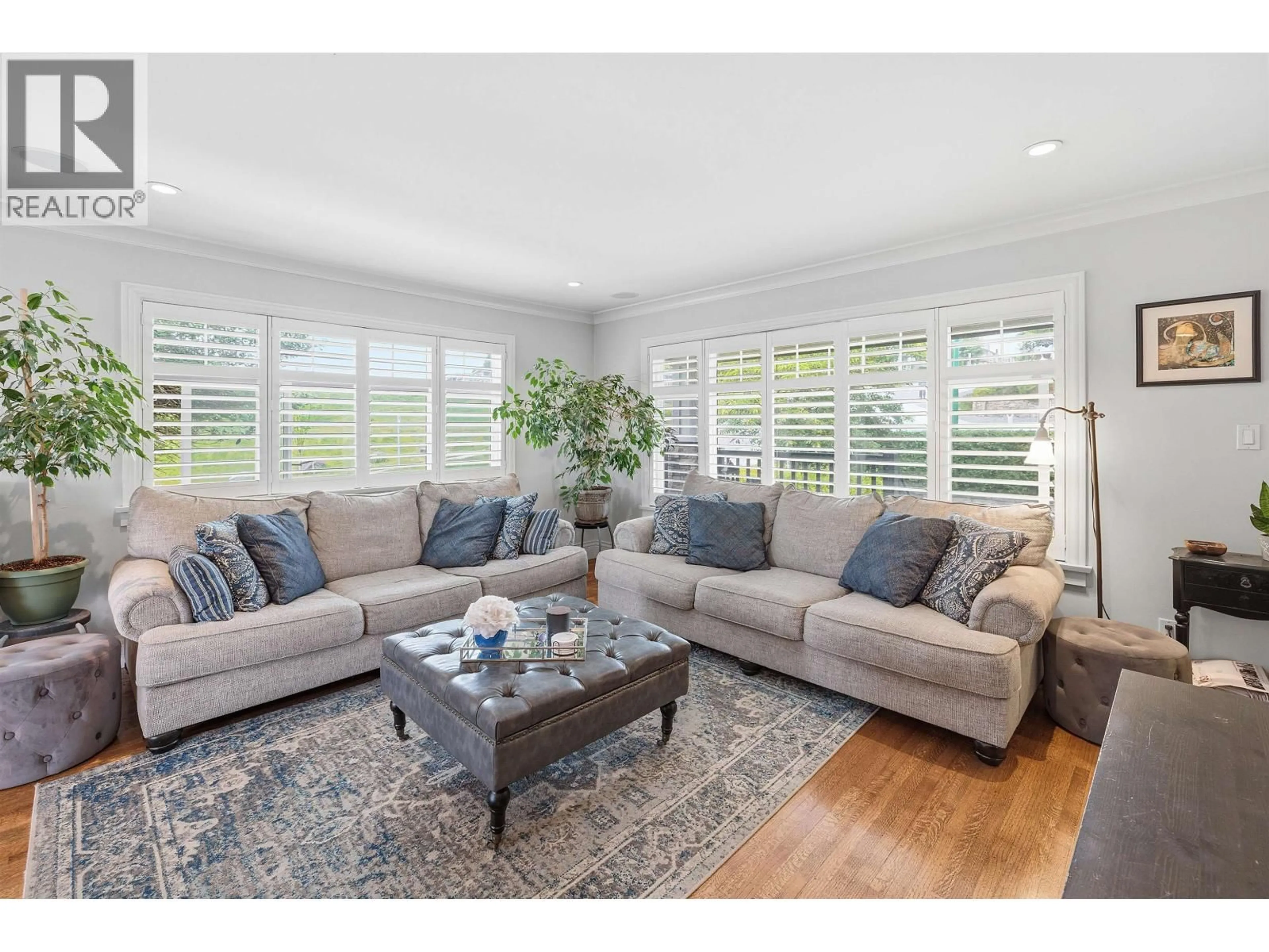 Living room with furniture, unknown for 4802 VENABLES STREET, Burnaby British Columbia V5C3A8