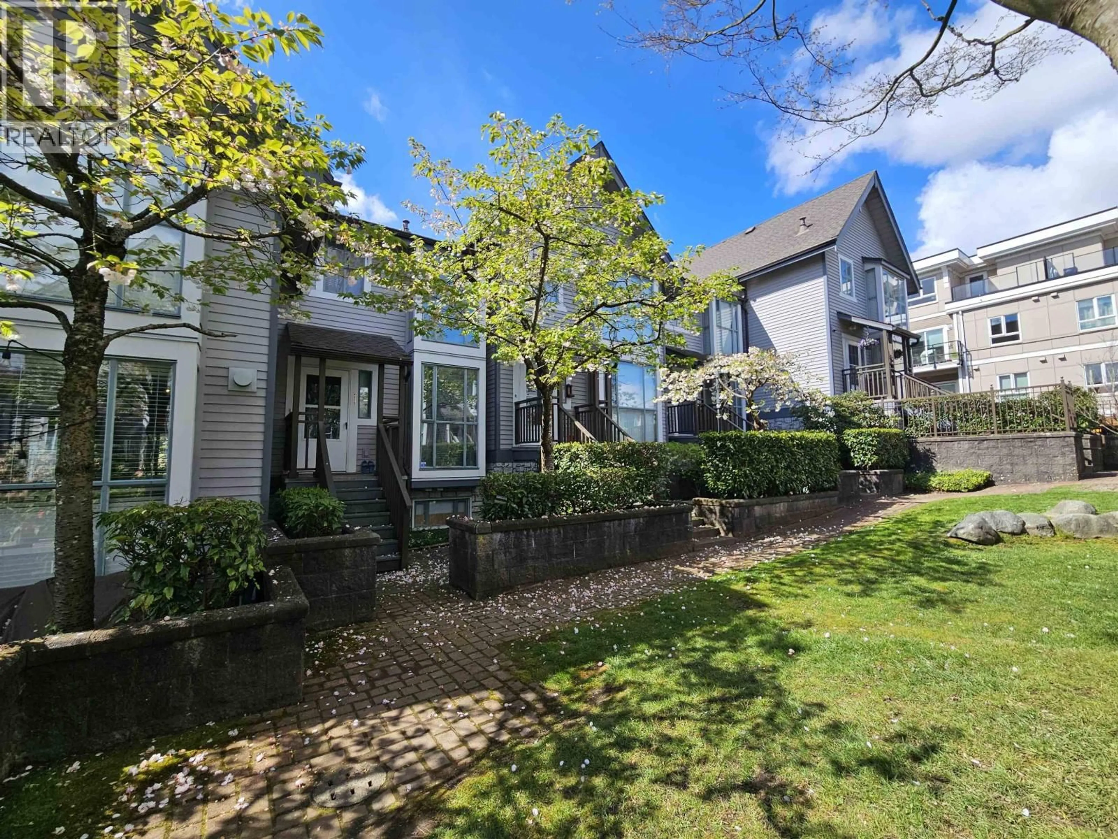 A pic from outside/outdoor area/front of a property/back of a property/a pic from drone, street for 4875 DUCHESS STREET, Vancouver British Columbia V5R6E1