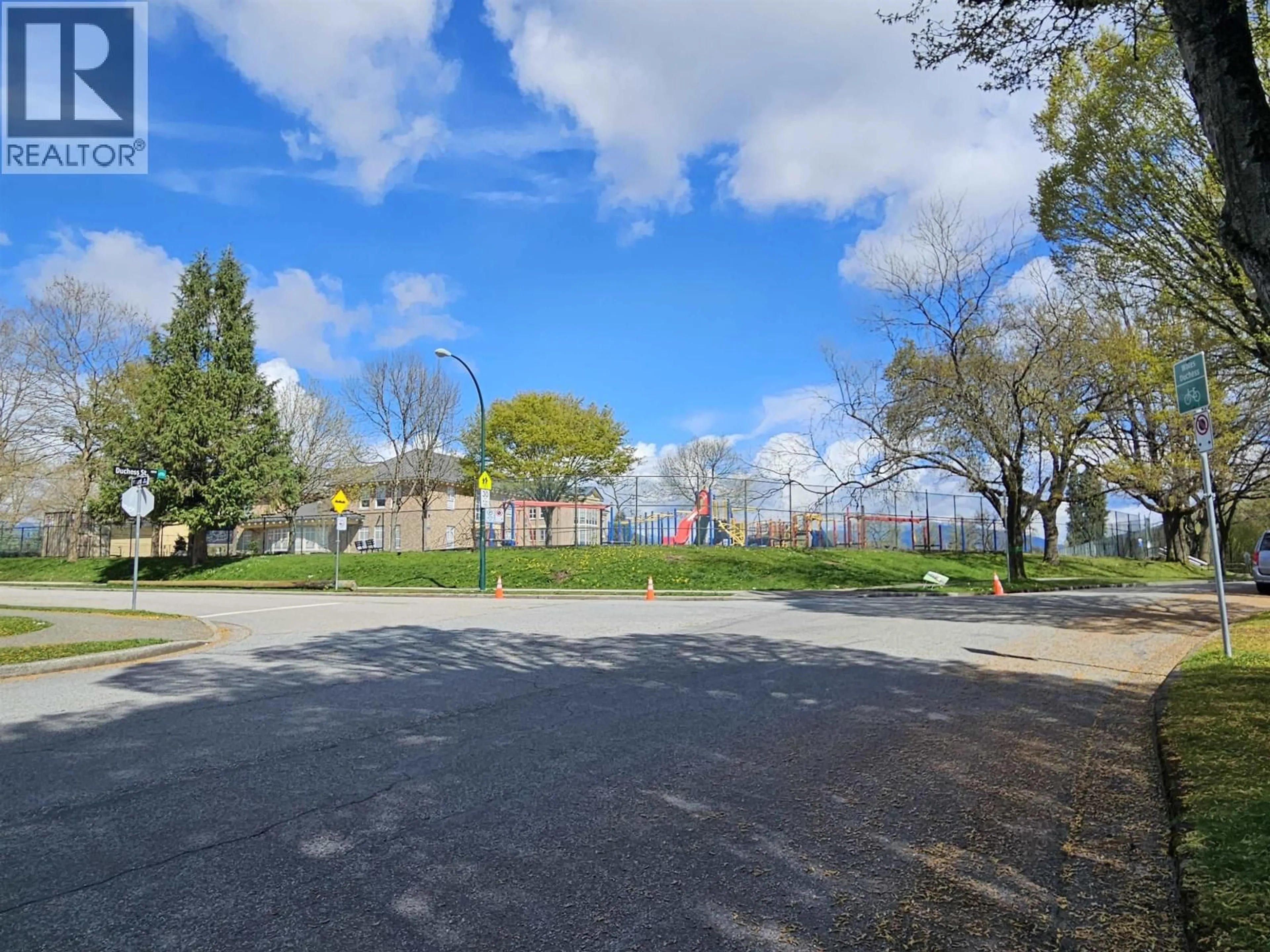A pic from outside/outdoor area/front of a property/back of a property/a pic from drone, street for 4875 DUCHESS STREET, Vancouver British Columbia V5R6E1