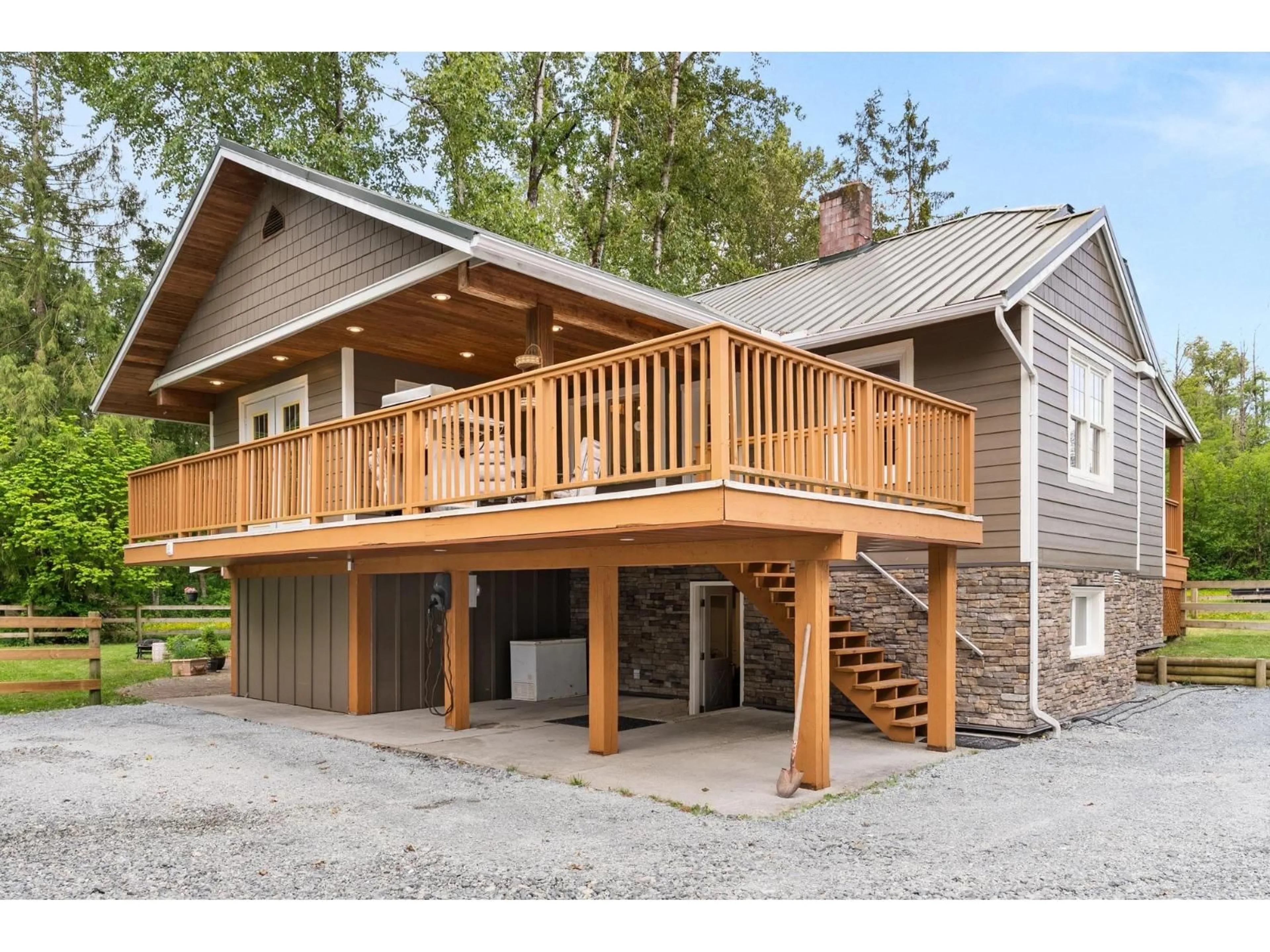Home with vinyl exterior material, unknown for 21415 0 AVENUE, Langley British Columbia V2Z1S6
