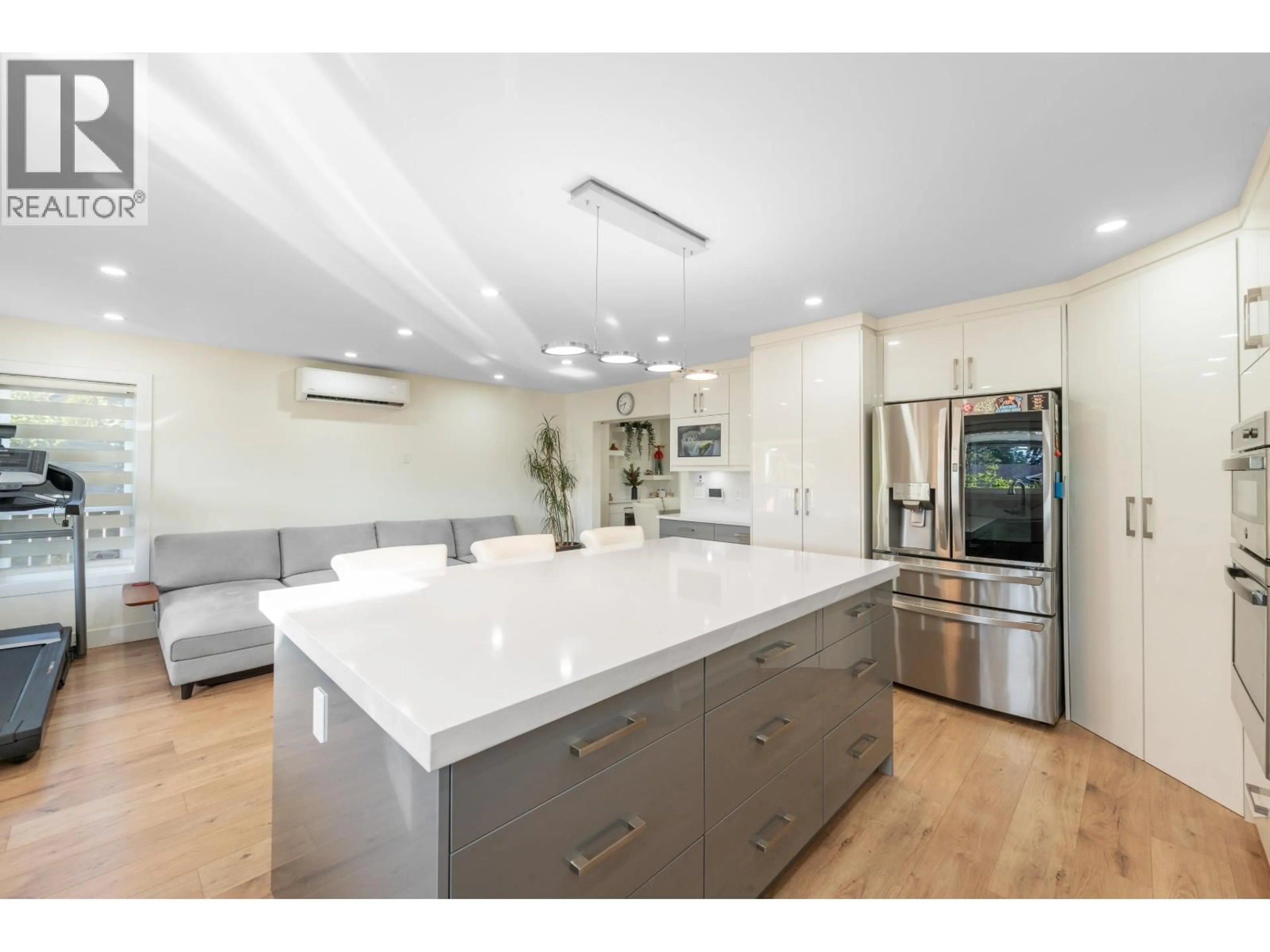Open concept kitchen, unknown for 8649 11TH AVENUE, Burnaby British Columbia V3N2P9