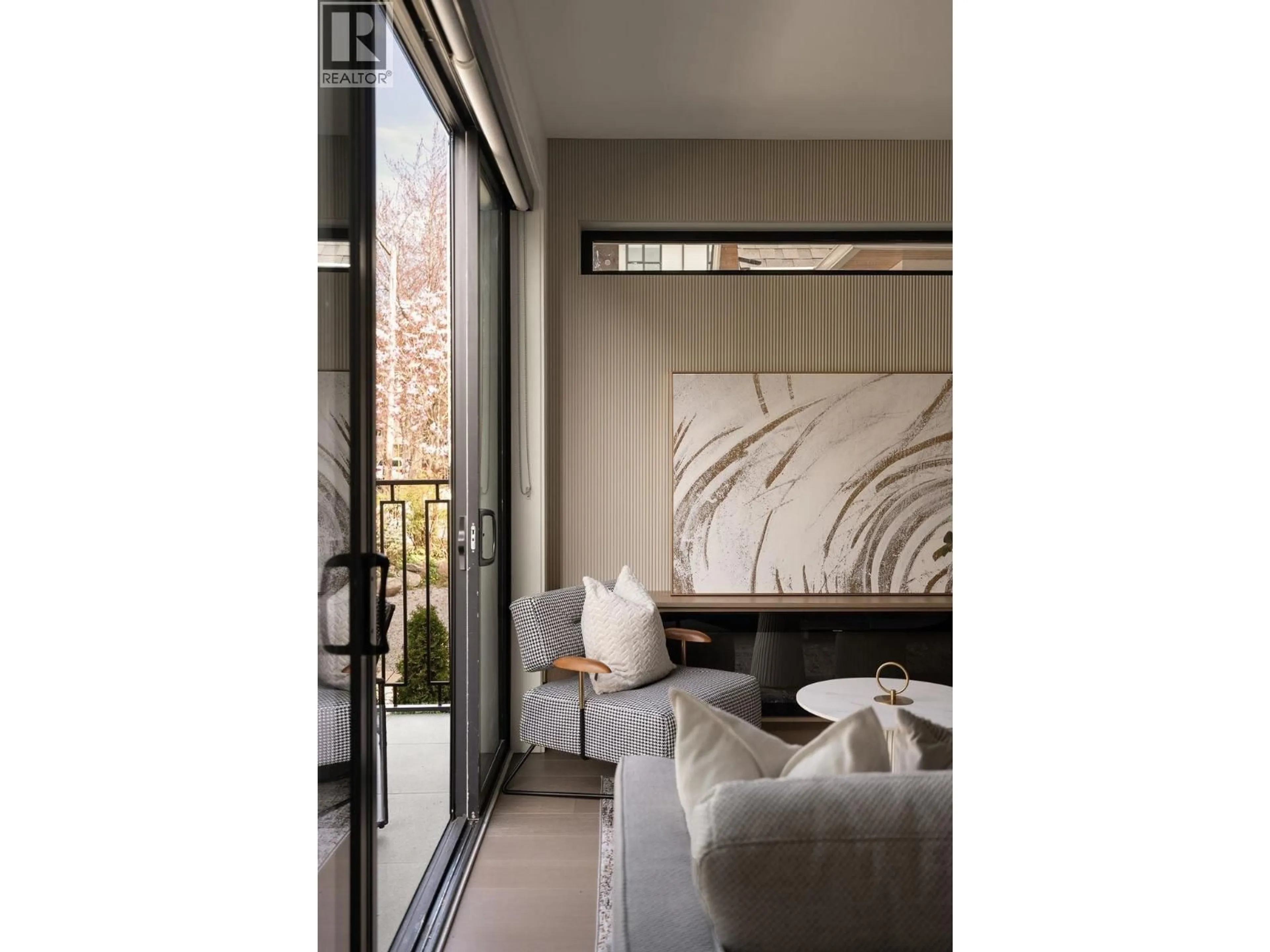 Indoor entryway for 1 - 2282 8TH AVENUE, Vancouver British Columbia V5N1V5