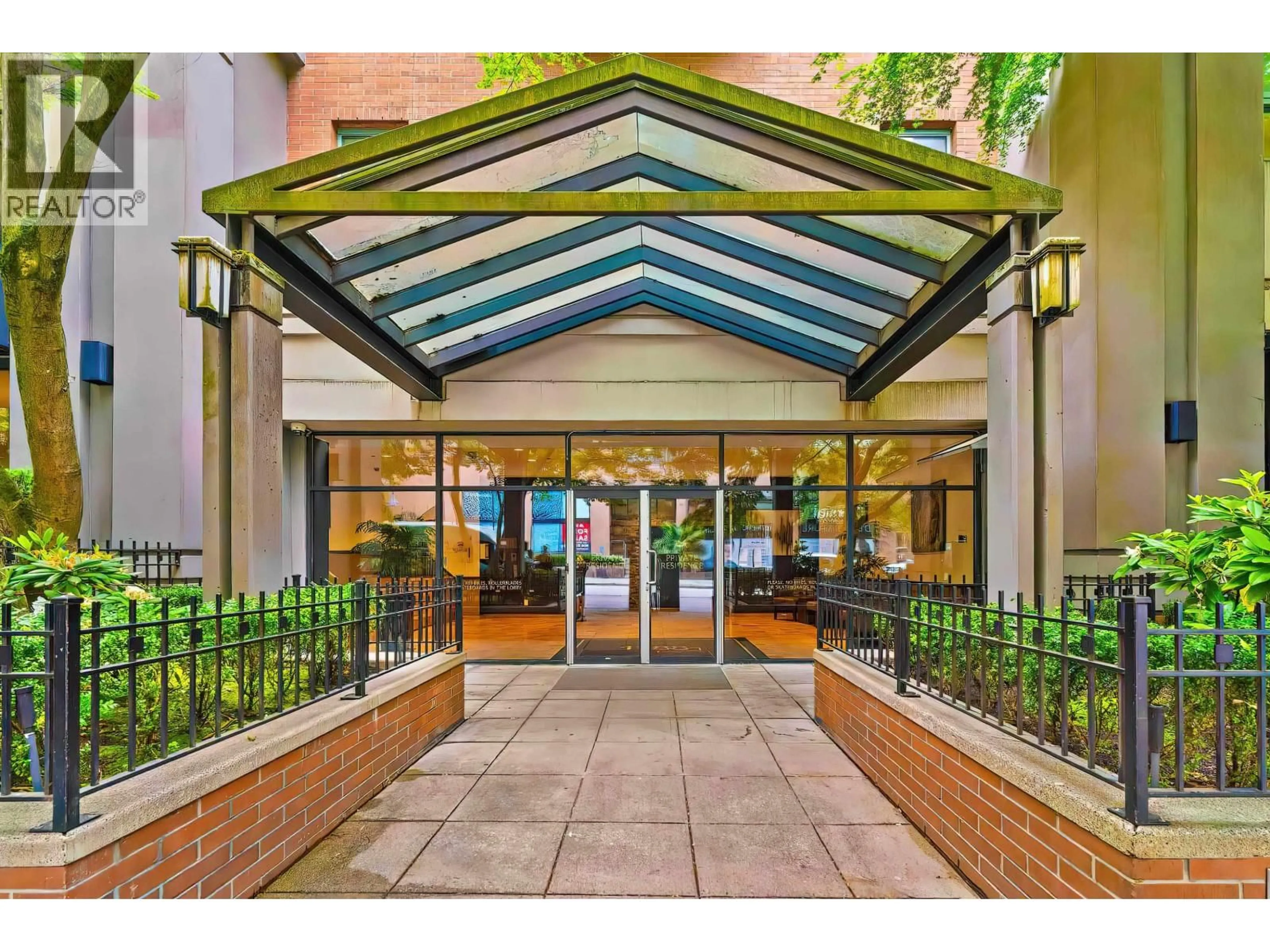 Indoor foyer for 708 - 1188 HOWE STREET, Vancouver British Columbia V6Z2S8