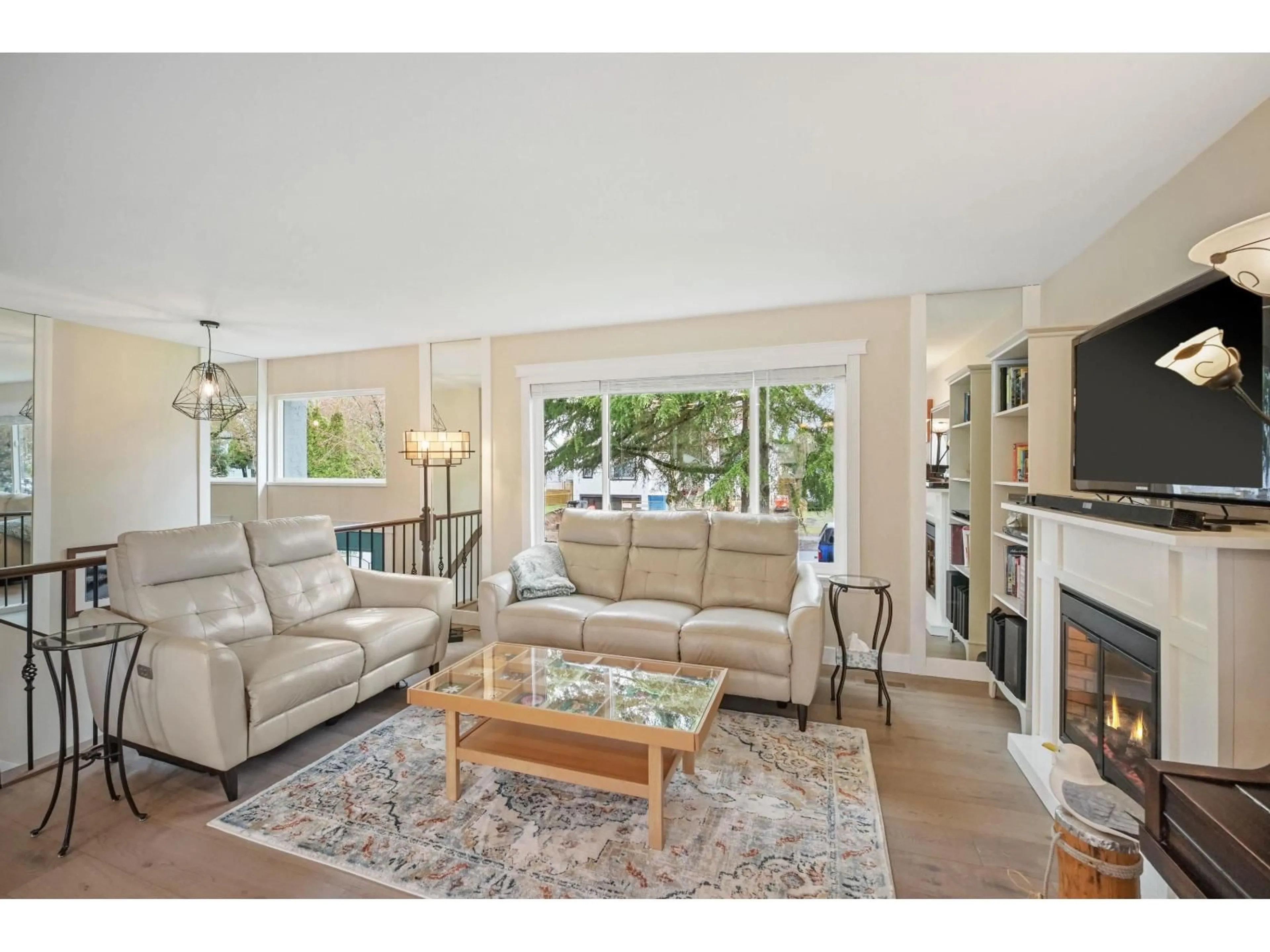 Living room with furniture, unknown for 6175 MORGAN DRIVE, Surrey British Columbia V3S5B8