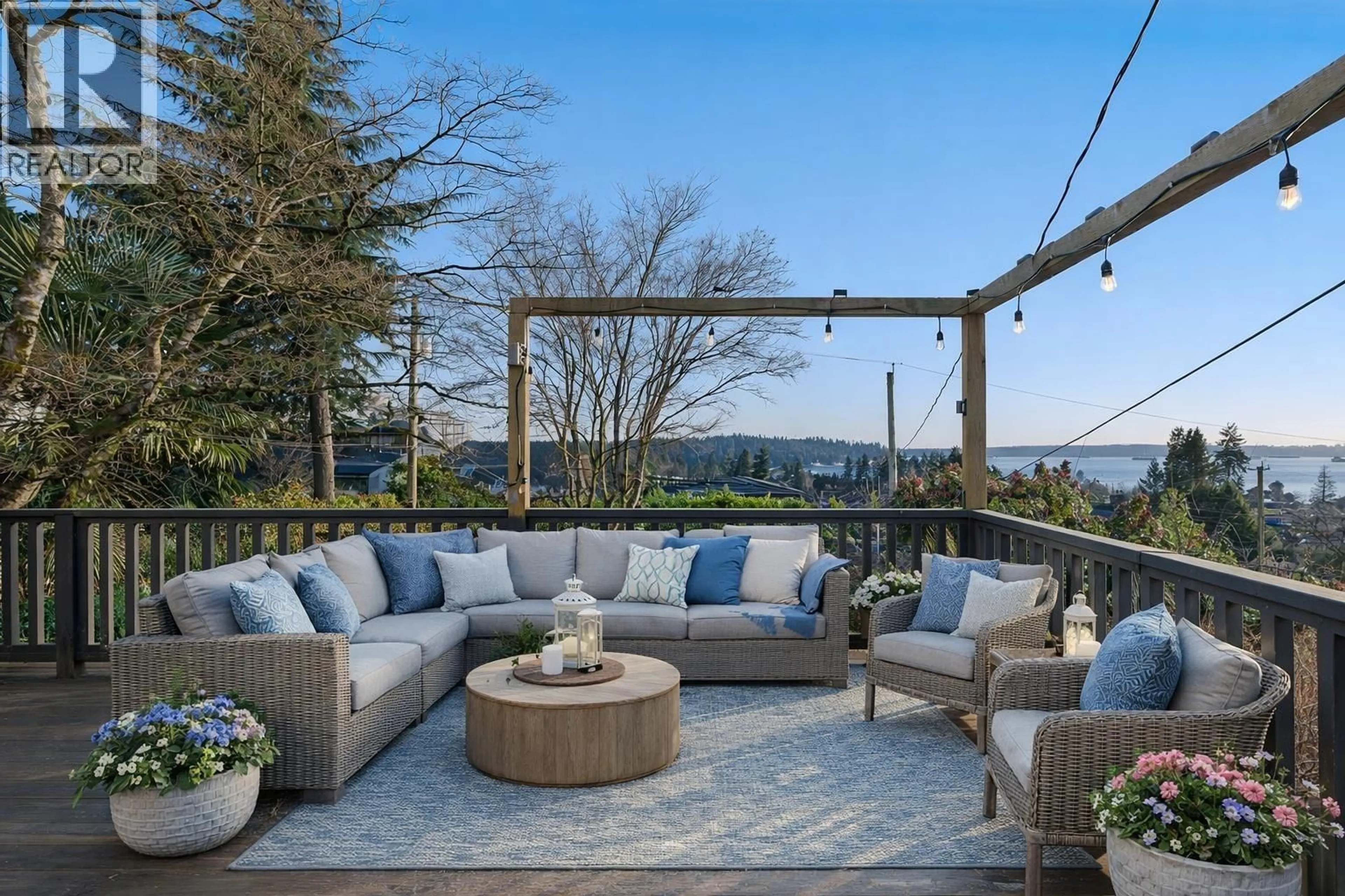 Patio, water/lake/river/ocean view for 1073 CLYDE AVENUE, West Vancouver British Columbia V7T1E3