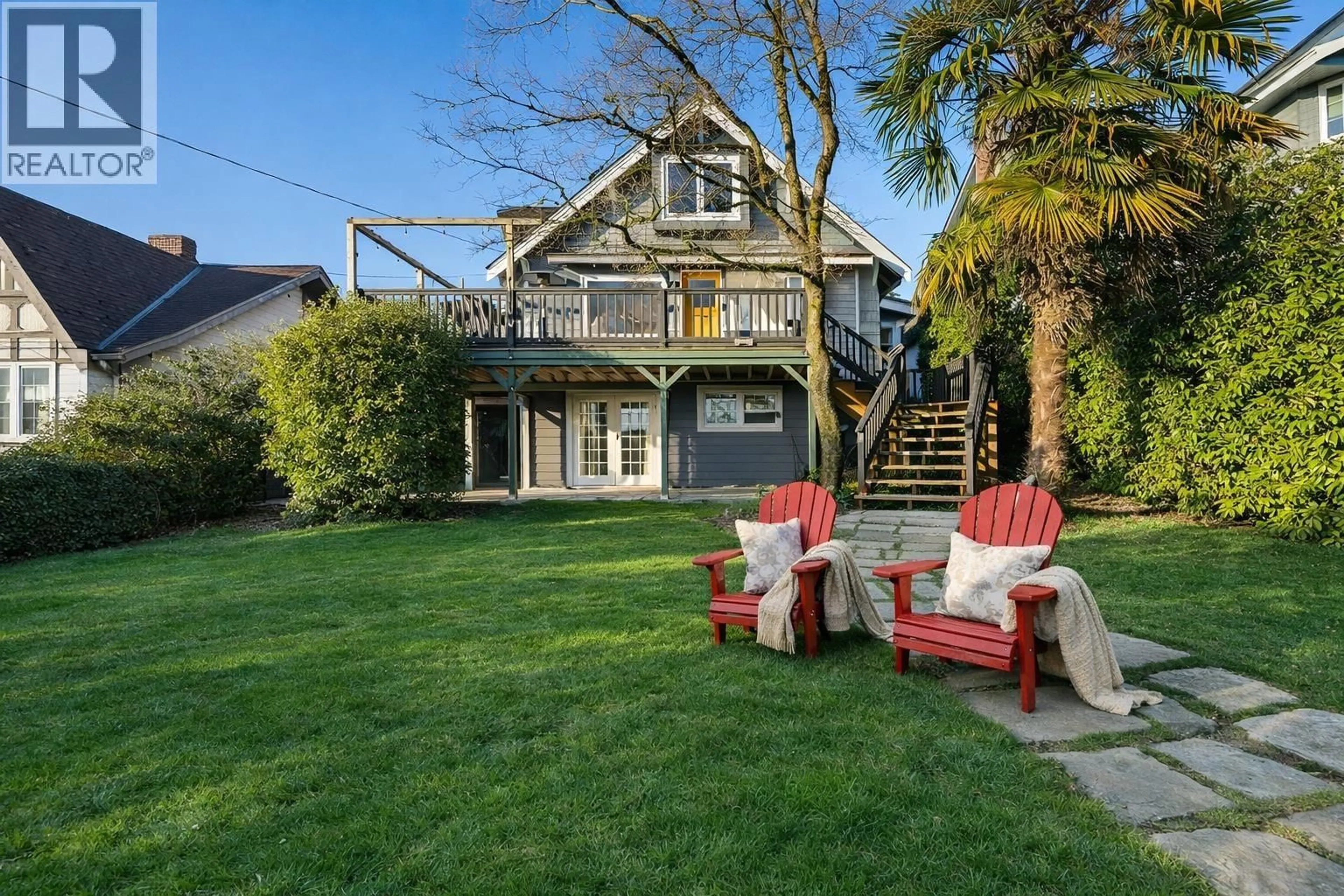 Patio, street for 1073 CLYDE AVENUE, West Vancouver British Columbia V7T1E3
