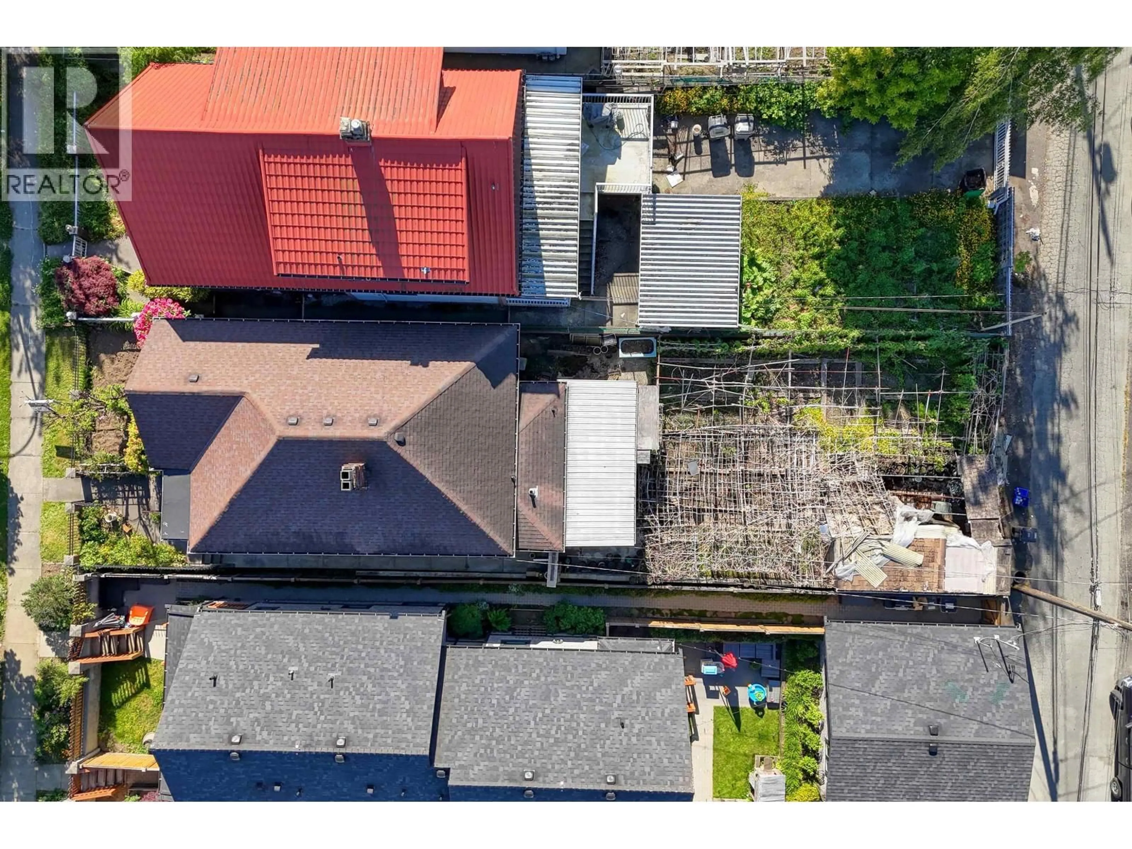 A pic from outside/outdoor area/front of a property/back of a property/a pic from drone, city buildings view from balcony for 1349 14TH AVENUE, Vancouver British Columbia V5N2C7