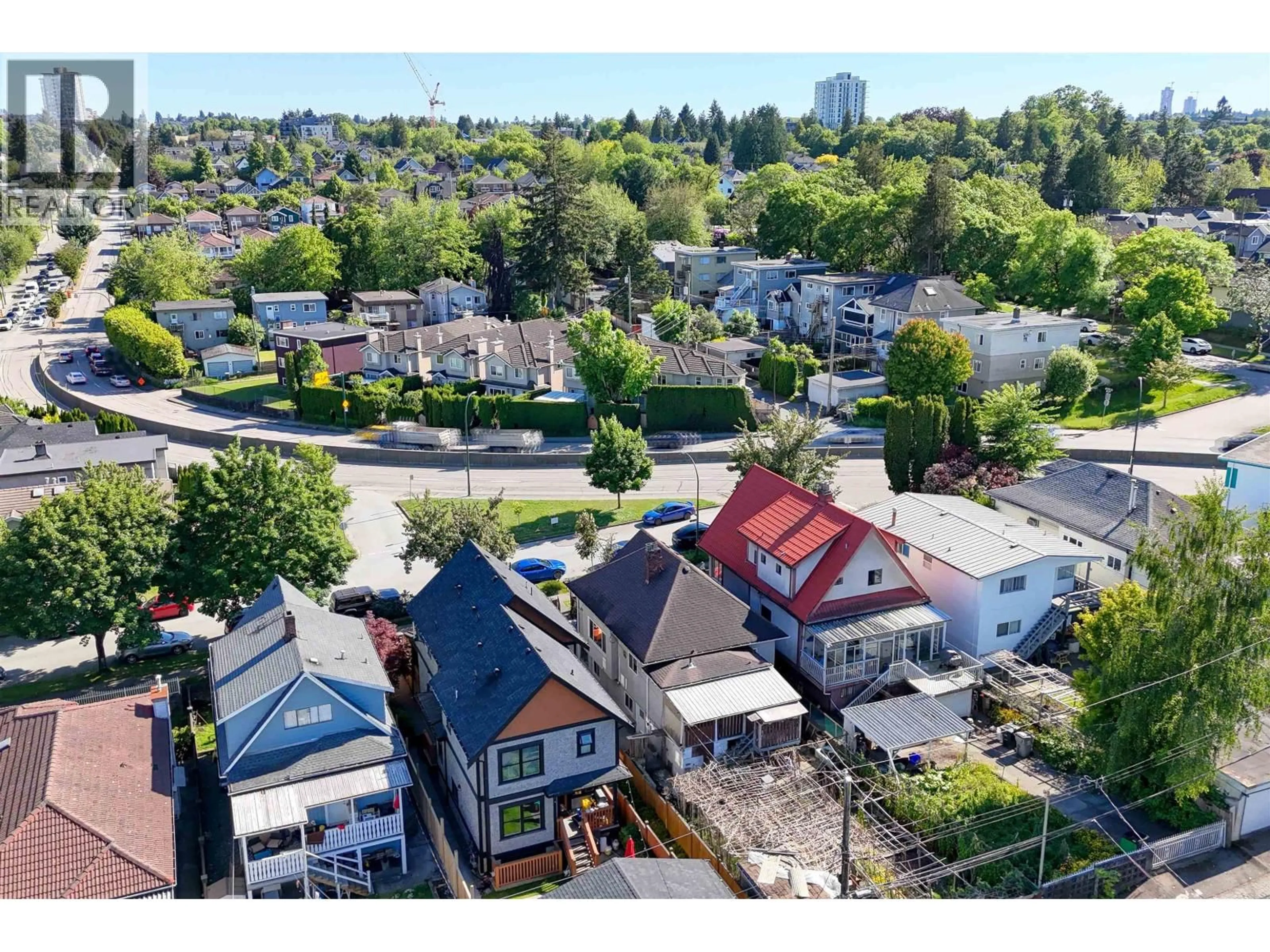 A pic from outside/outdoor area/front of a property/back of a property/a pic from drone, unknown for 1349 14TH AVENUE, Vancouver British Columbia V5N2C7