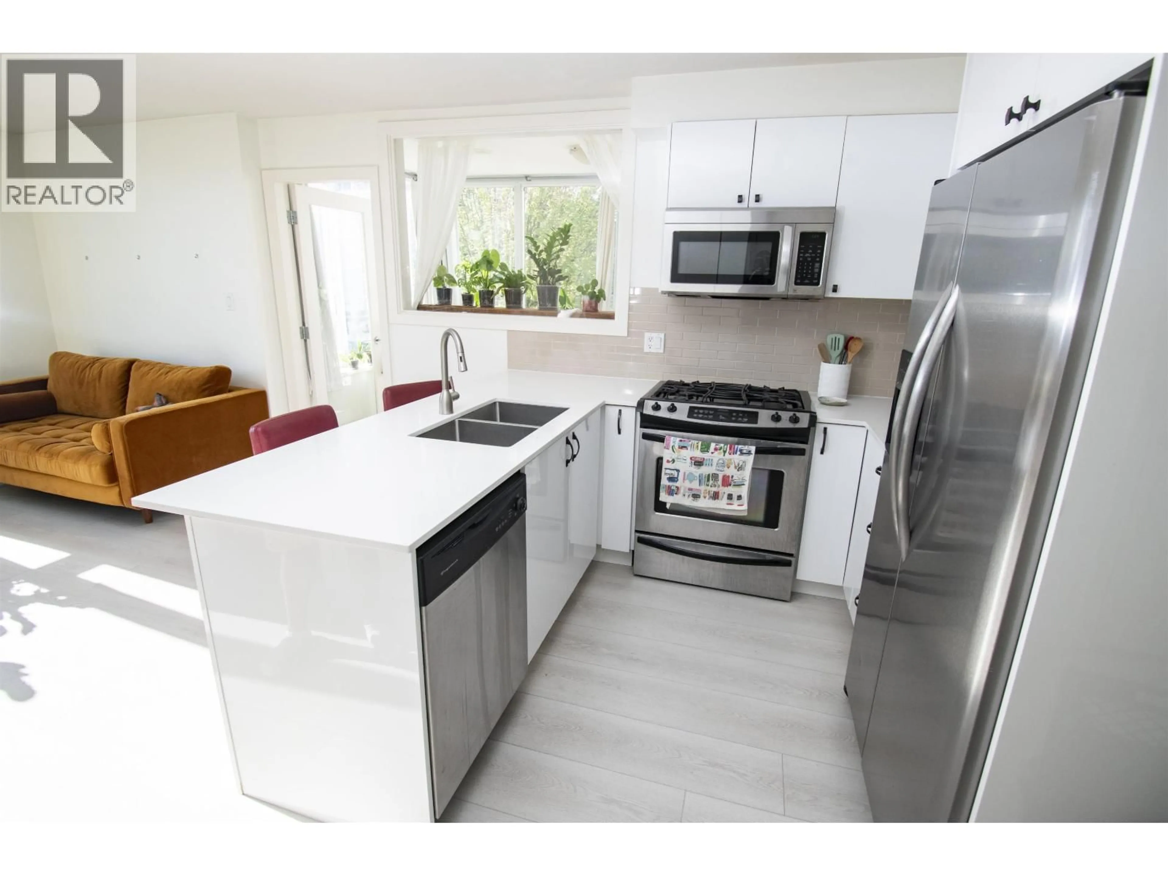 Open concept kitchen, ceramic/tile floor for 204 - 2483 SPRUCE STREET, Vancouver British Columbia V6H4J2