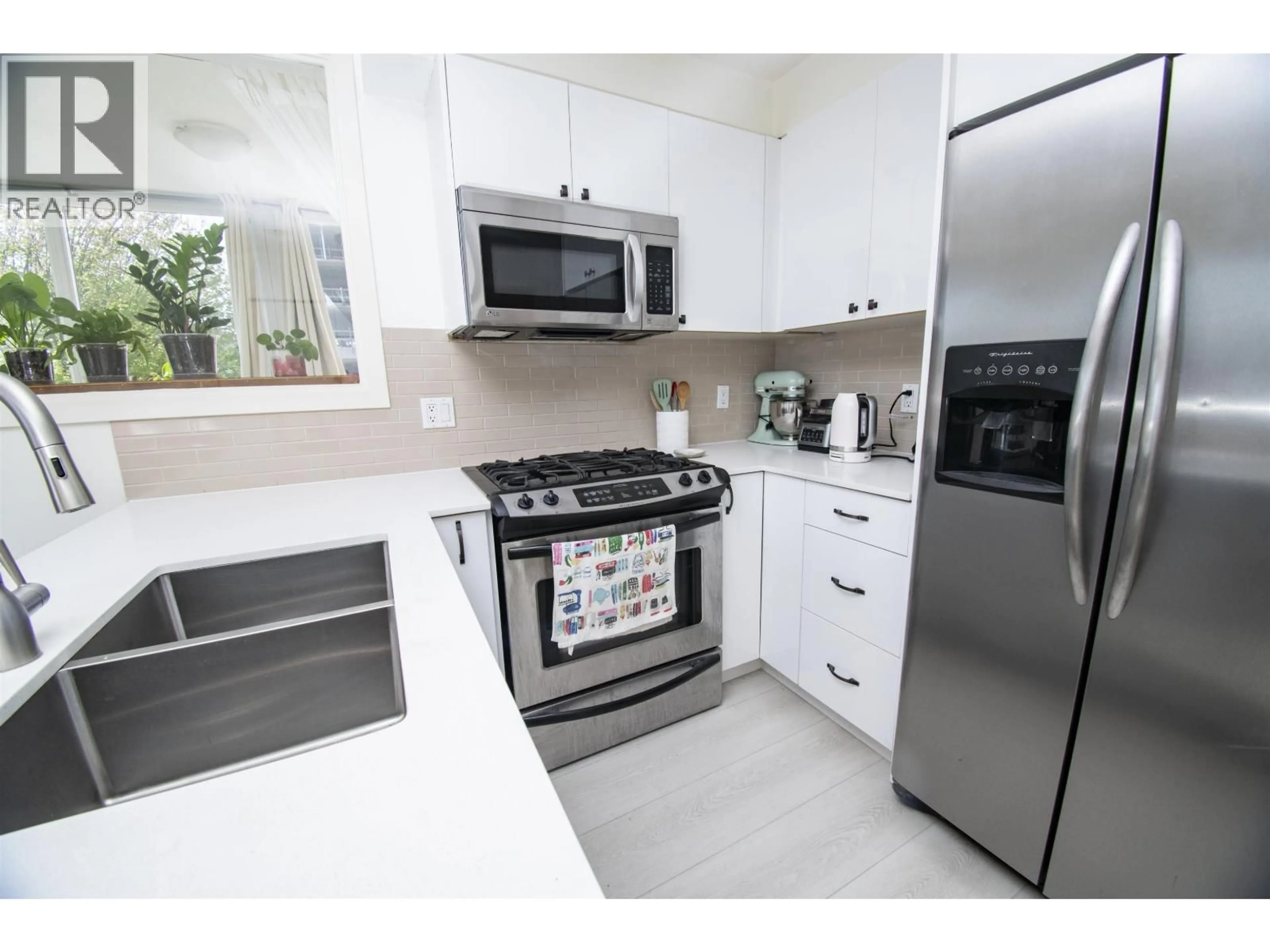 Unknown for 204 - 2483 SPRUCE STREET, Vancouver British Columbia V6H4J2