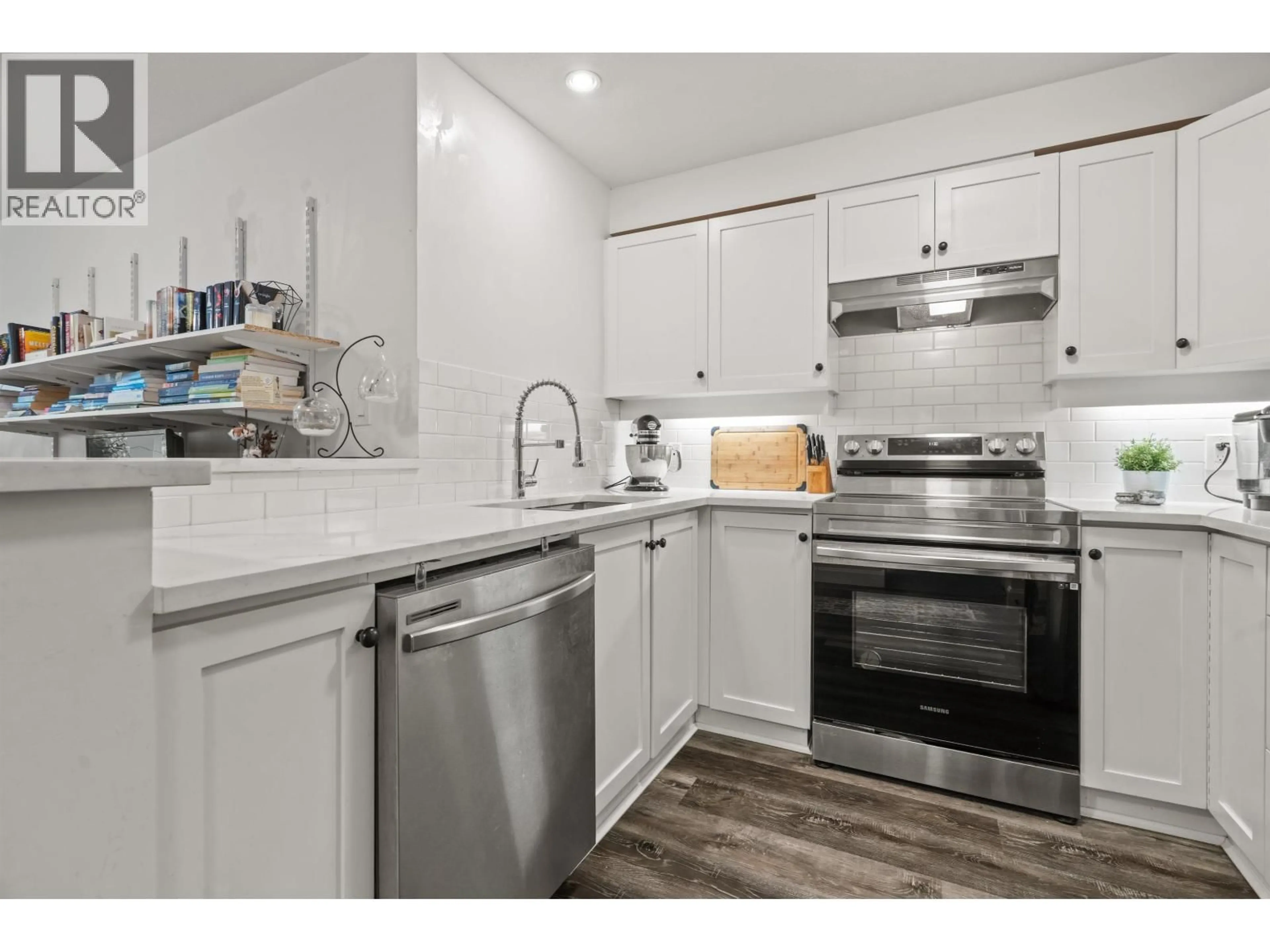 Open concept kitchen, unknown for 213 - 15 SMOKEY SMITH PLACE, New Westminster British Columbia V3L5V7