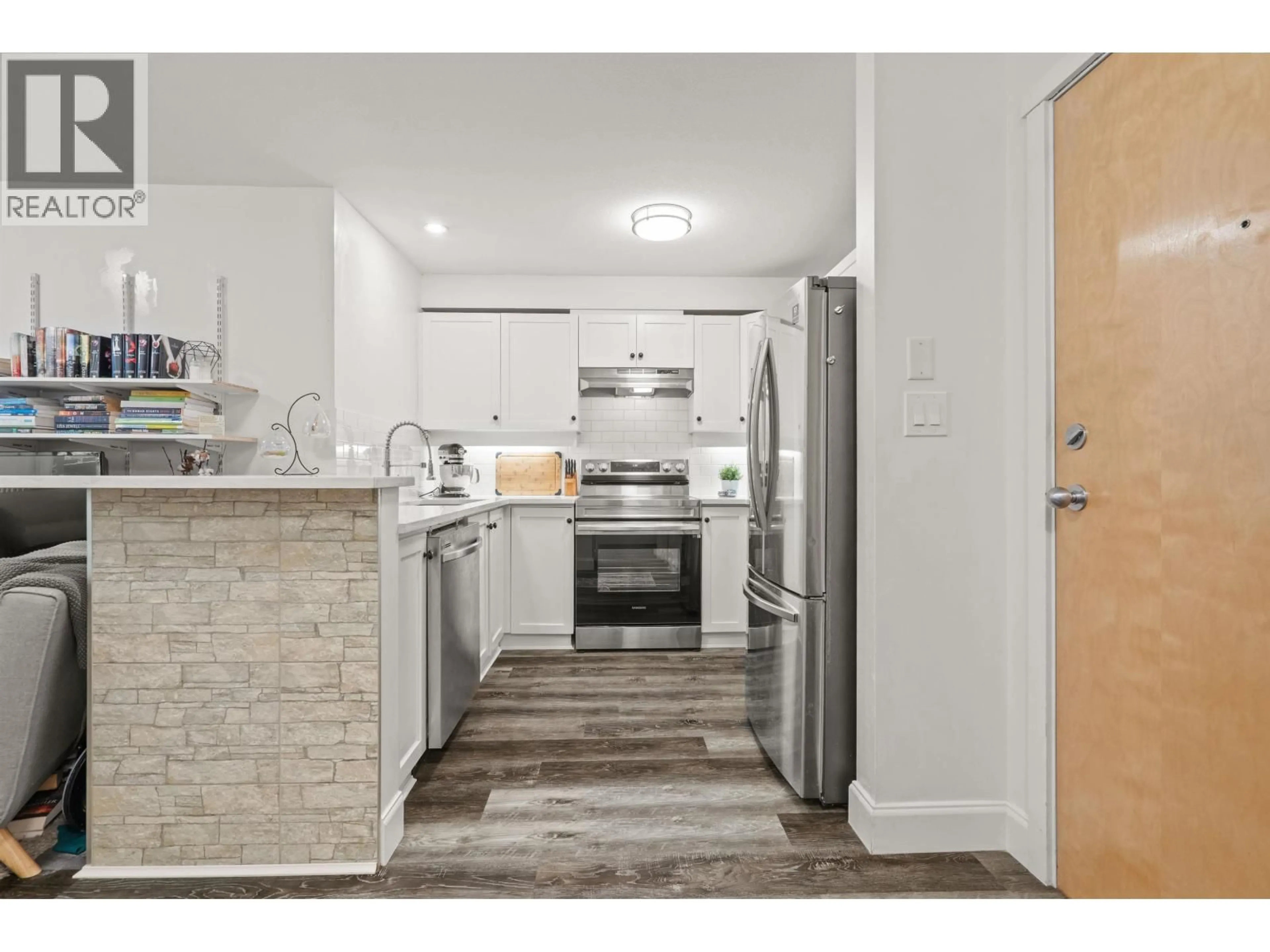 Open concept kitchen, unknown for 213 - 15 SMOKEY SMITH PLACE, New Westminster British Columbia V3L5V7