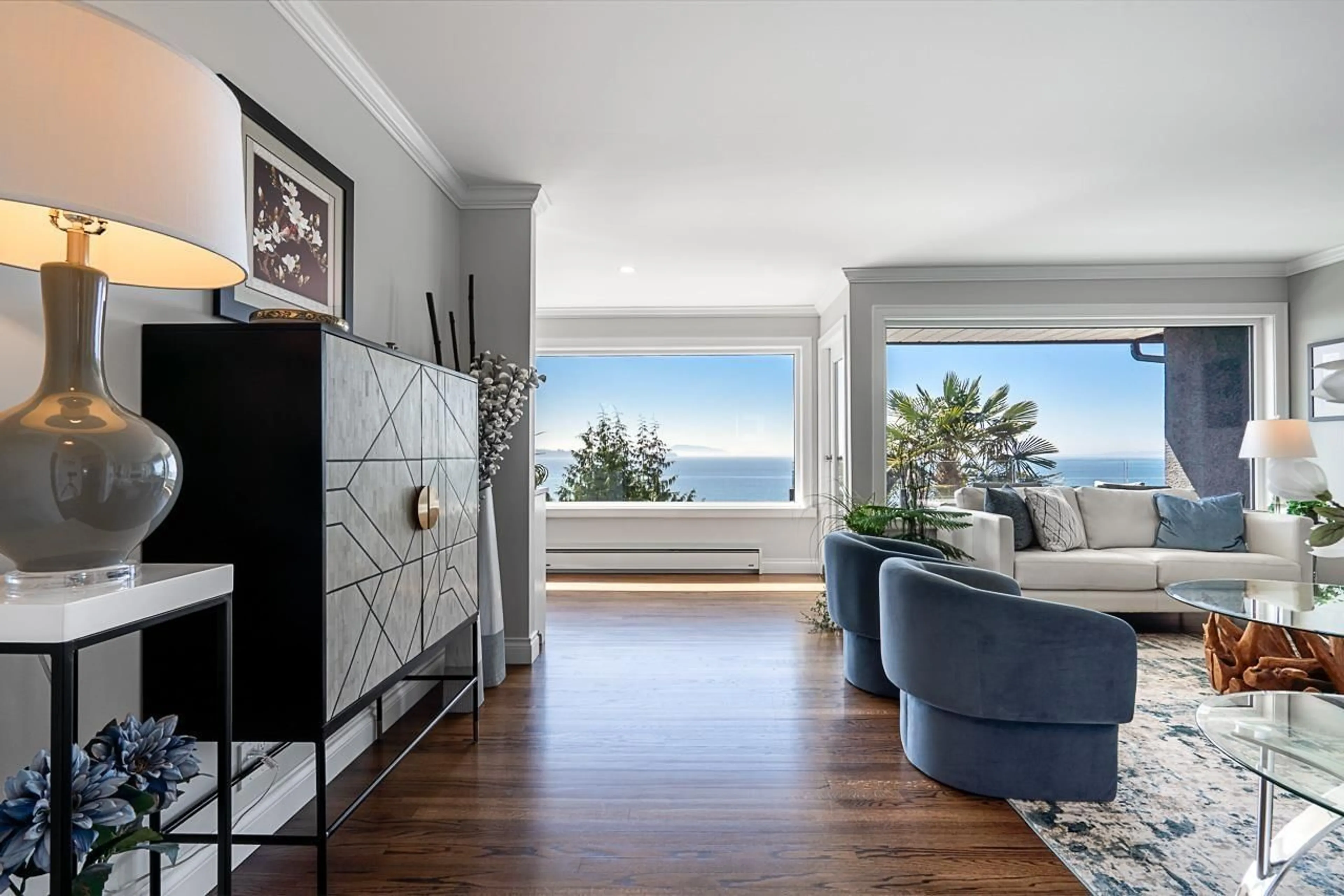 Living room with furniture, unknown for 14535 SUNSET DRIVE, White Rock British Columbia V4B2V7