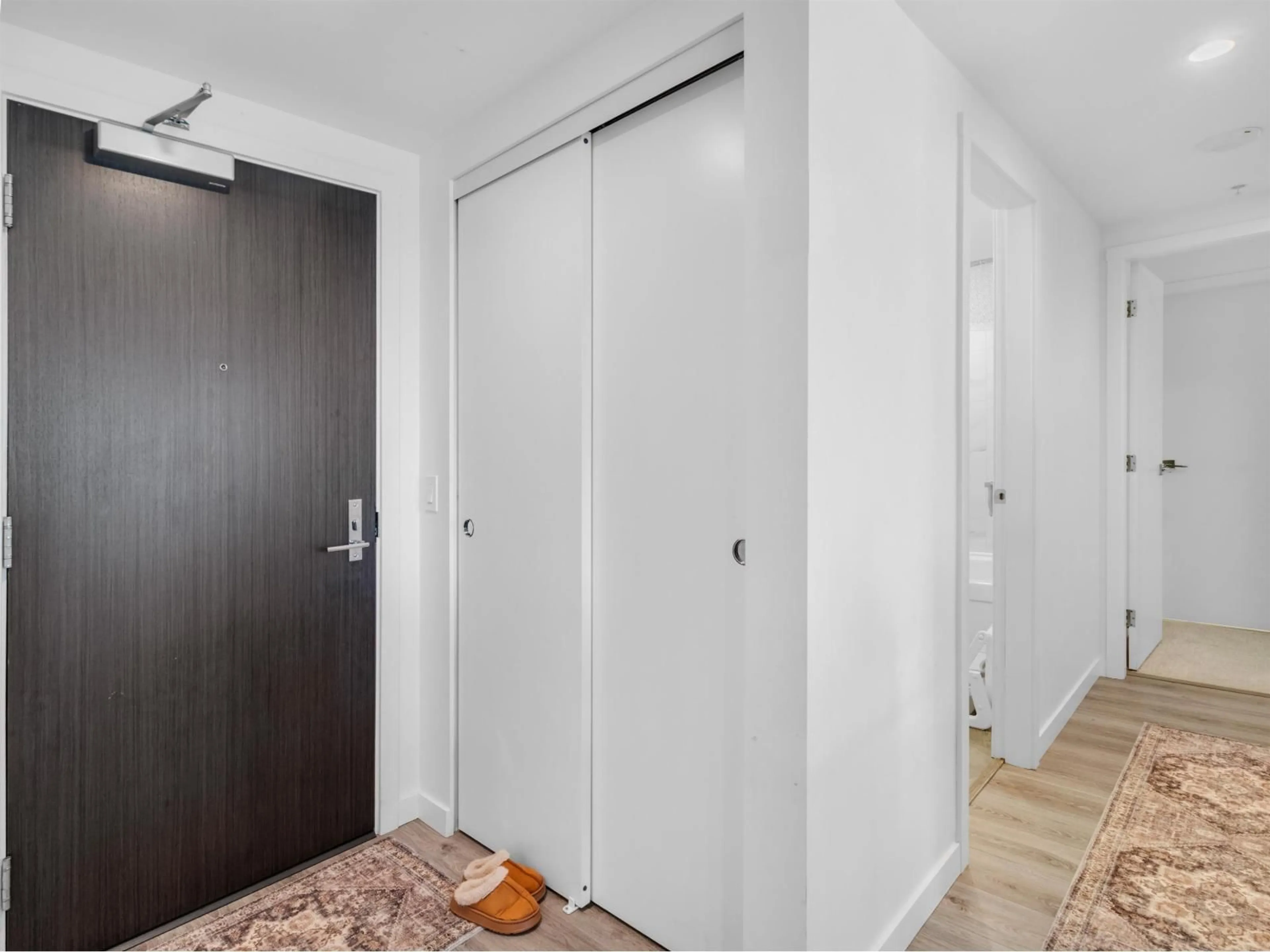 Indoor entryway for 616 - 13350 CENTRAL AVENUE, Surrey British Columbia V3T0S1