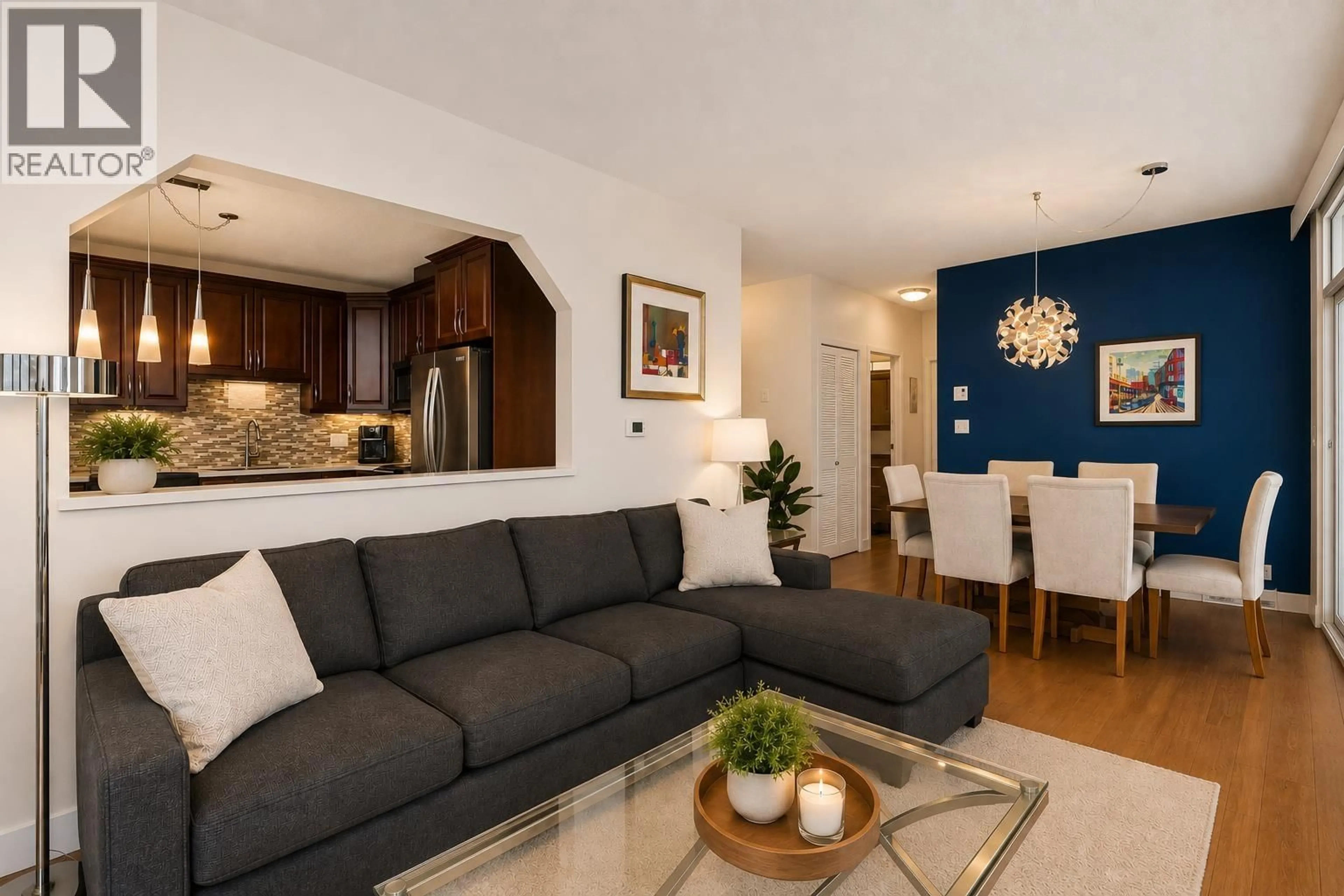 Living room with furniture, unknown for 1004 - 412 TWELFTH STREET, New Westminster British Columbia V3M6R2