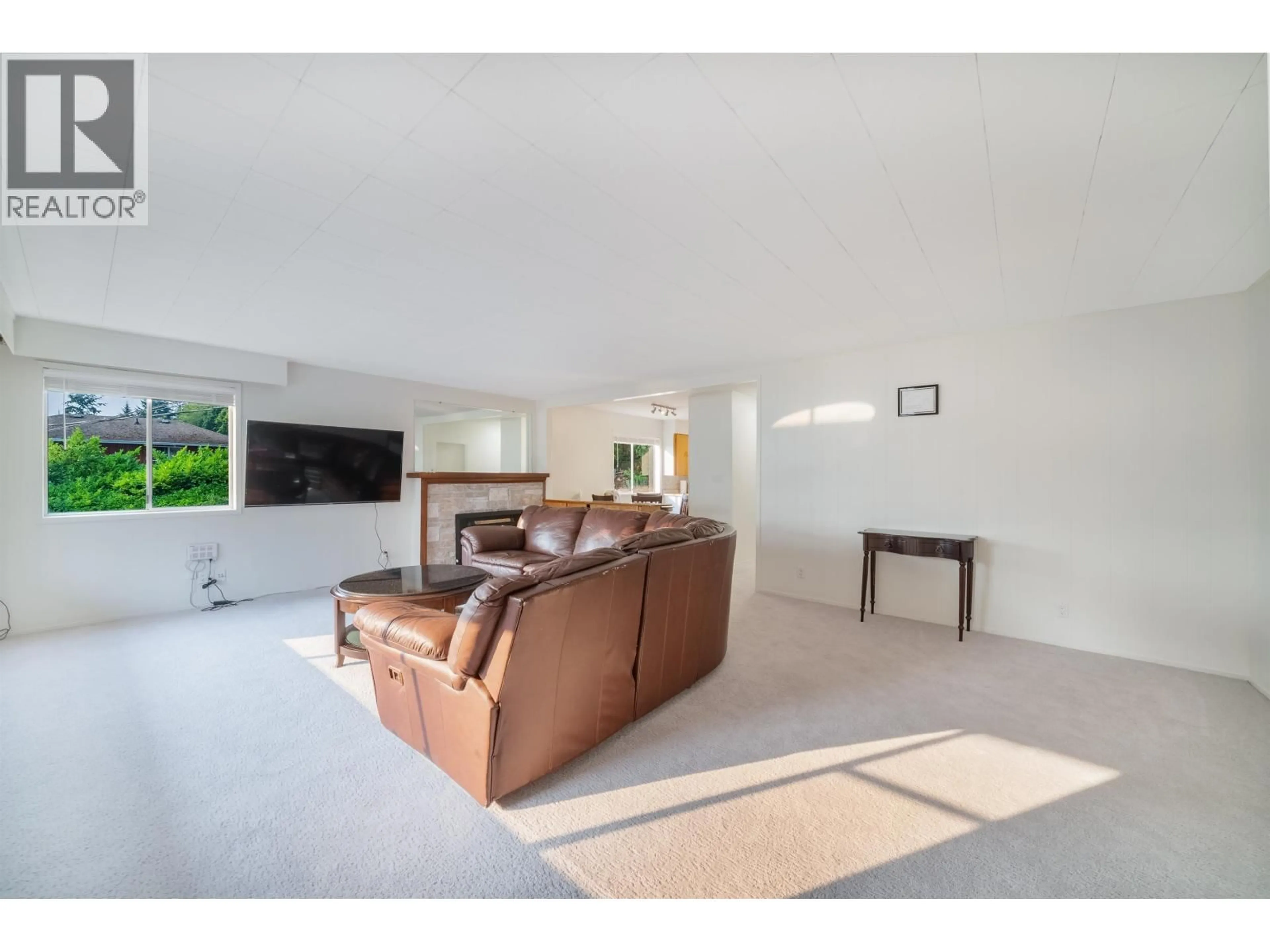 Living room with furniture, unknown for 5258 SUNSHINE COAST HIGHWAY, Sechelt British Columbia V7Z0G7