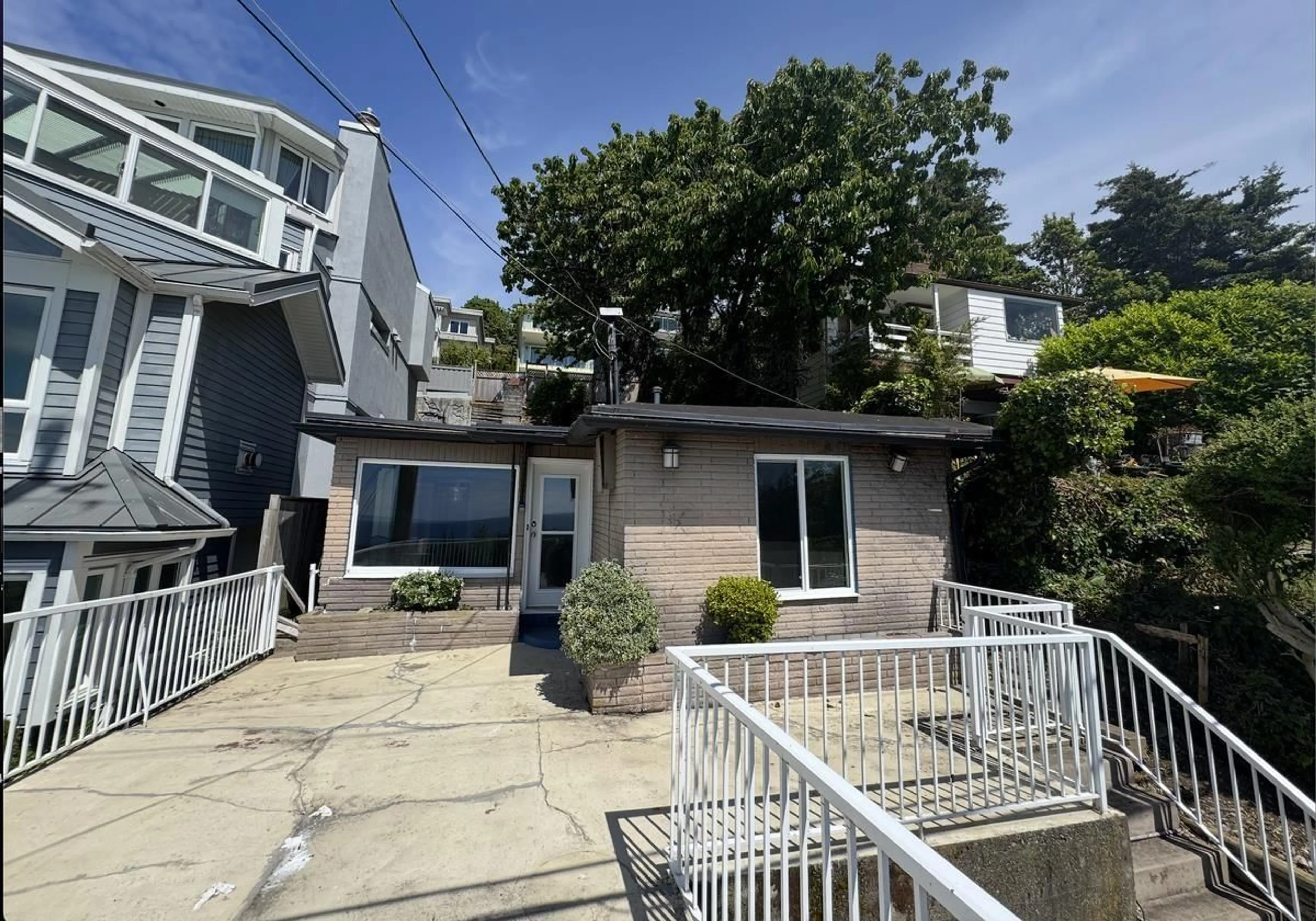 Patio, street for 15181 MARINE DRIVE, White Rock British Columbia V4B1C5