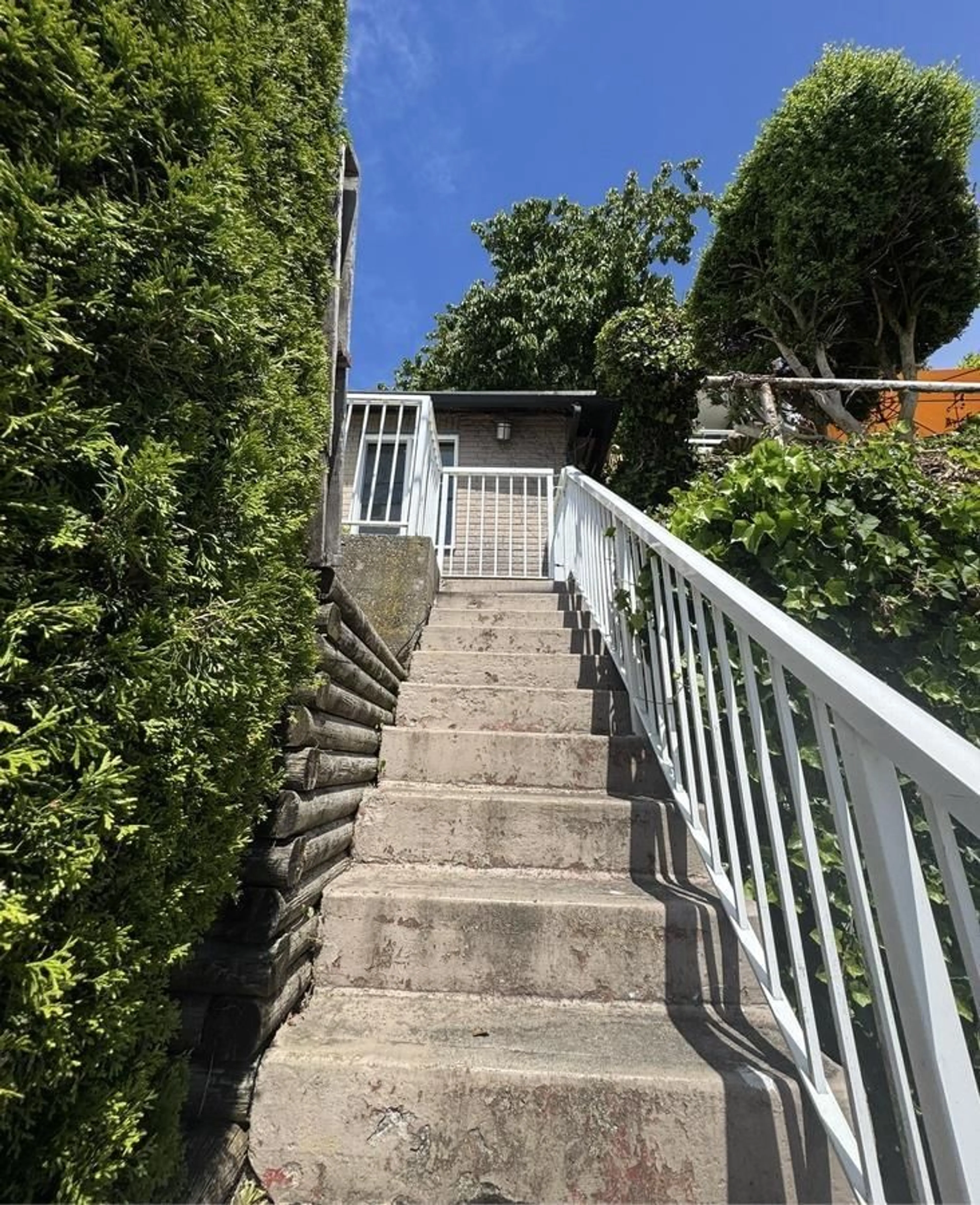 Stairs for 15181 MARINE DRIVE, White Rock British Columbia V4B1C5