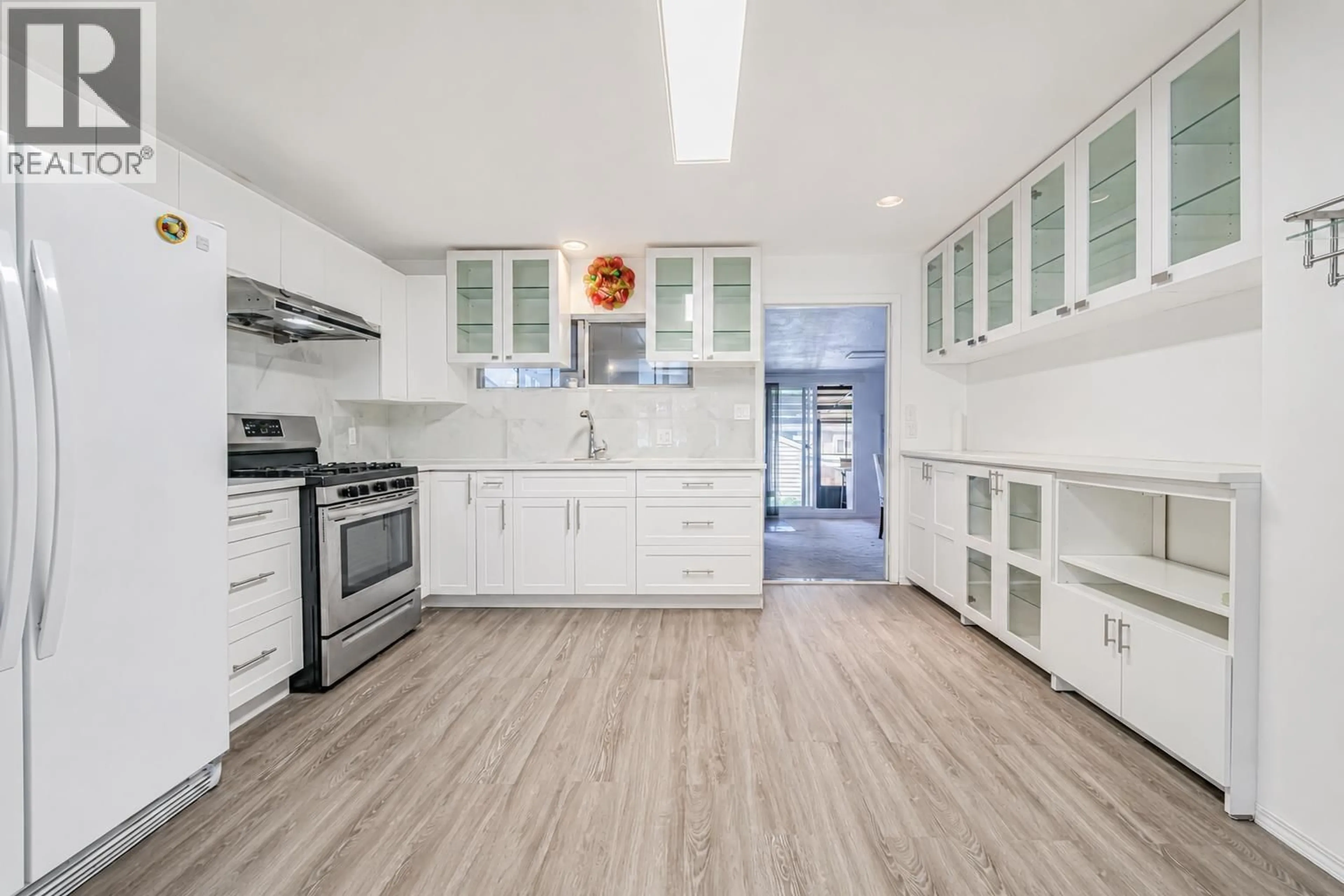 Open concept kitchen, ceramic/tile floor for 3335 DIEPPE DRIVE, Vancouver British Columbia V5M4B8