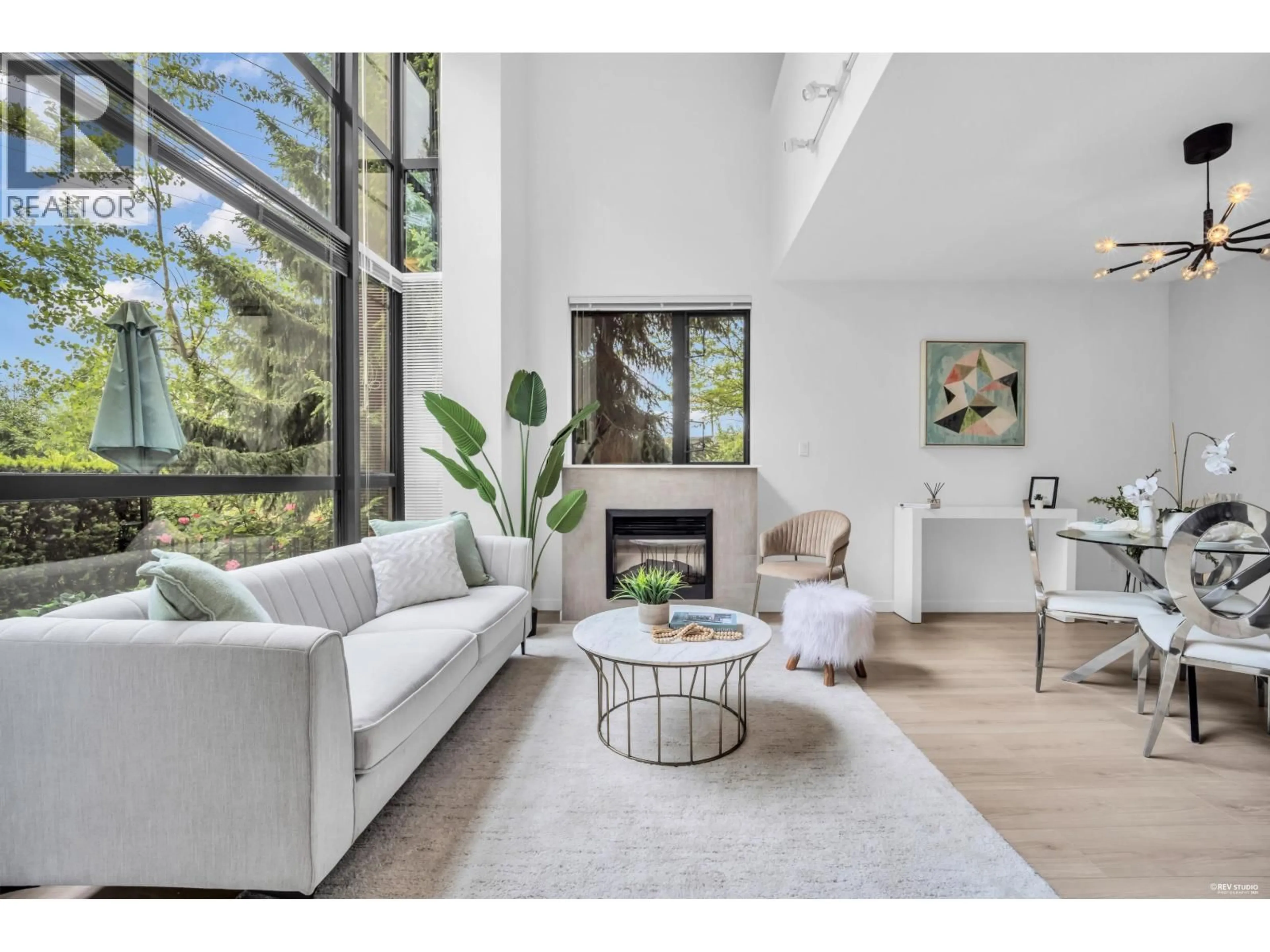 Living room with furniture, unknown for 6 - 4178 DAWSON STREET, Burnaby British Columbia V5C0A1