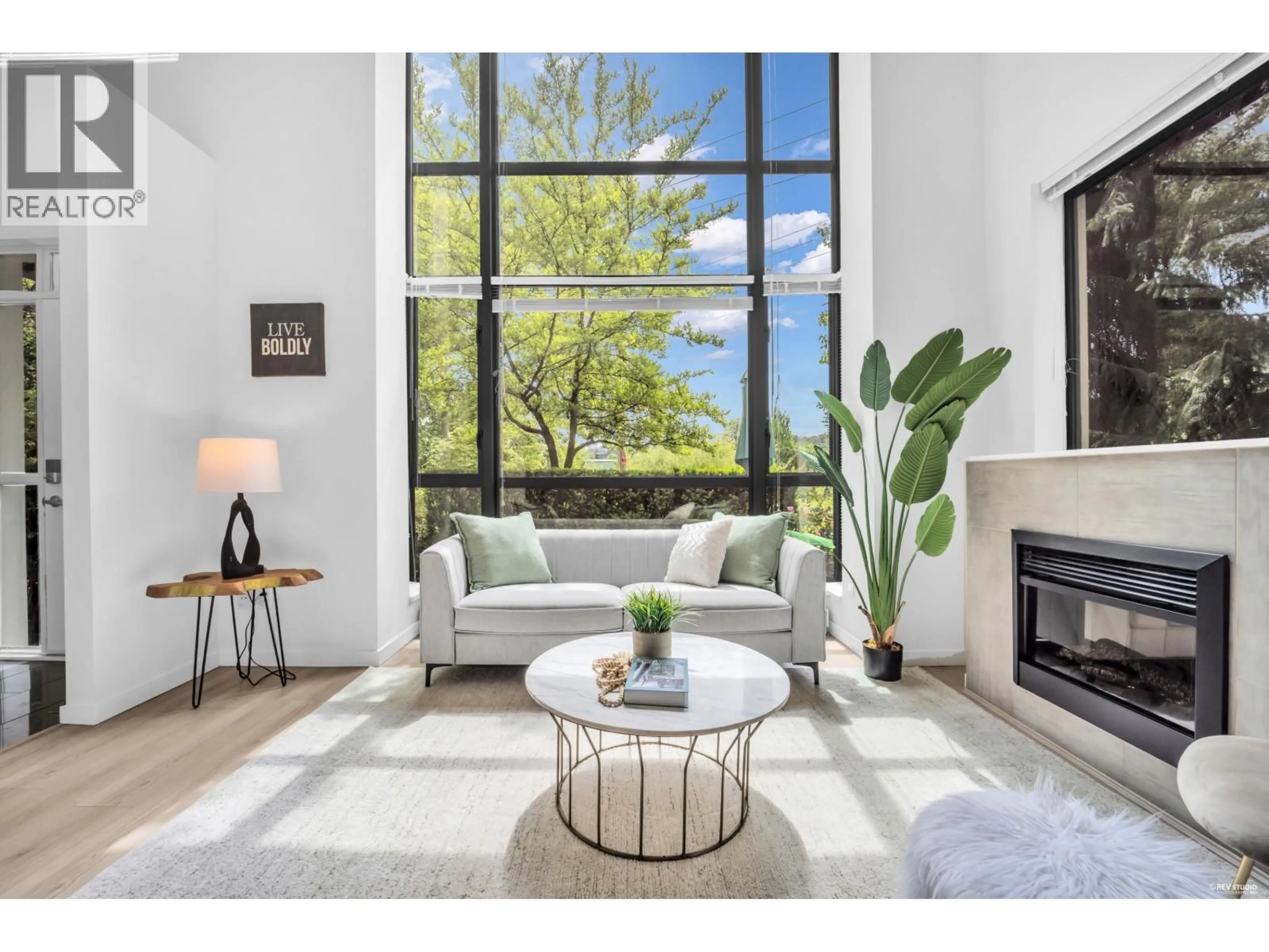 Living room with furniture, unknown for 6 - 4178 DAWSON STREET, Burnaby British Columbia V5C0A1