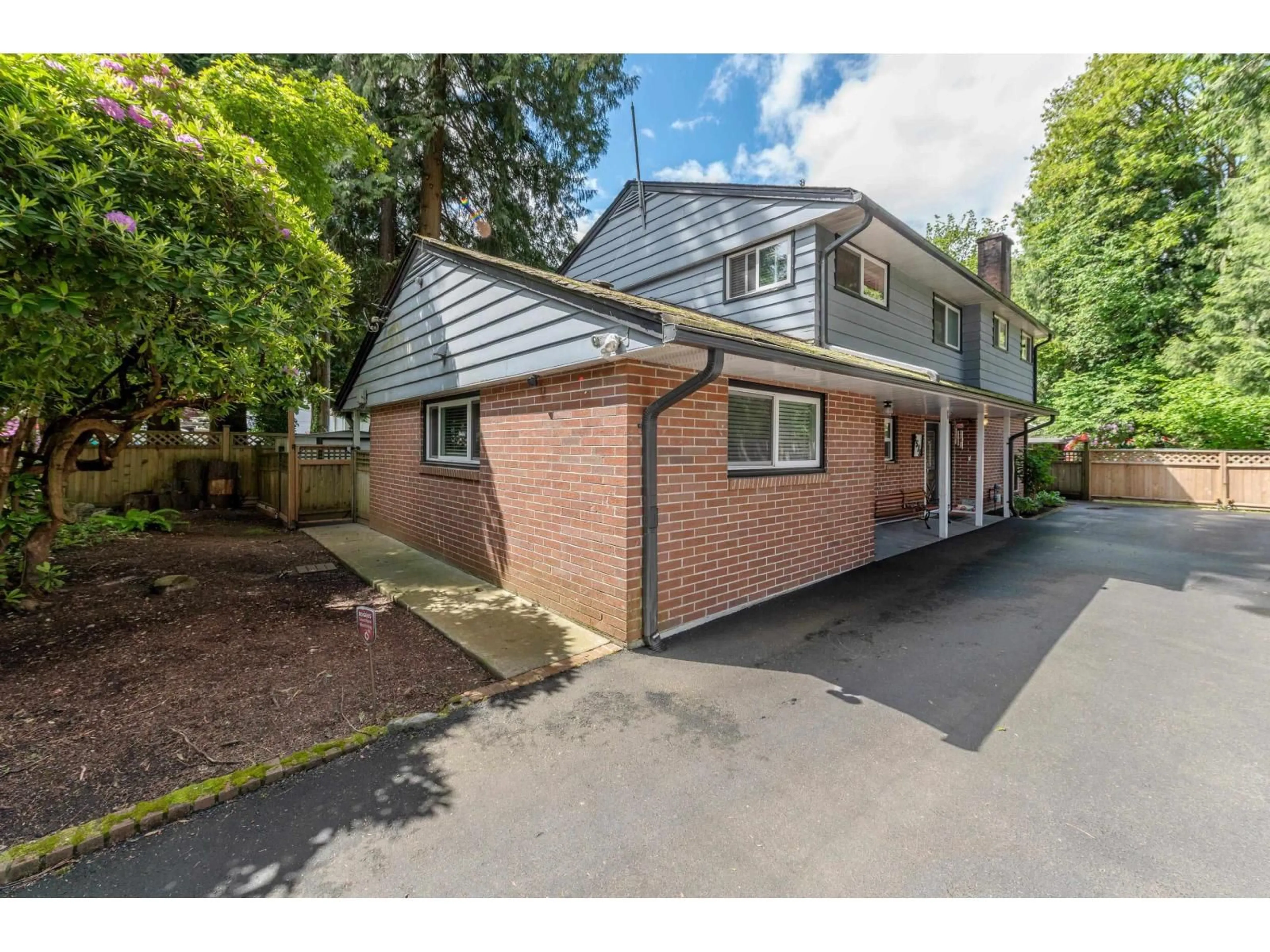 A pic from outside/outdoor area/front of a property/back of a property/a pic from drone, street for 9573 139 STREET, Surrey British Columbia V3V5X7