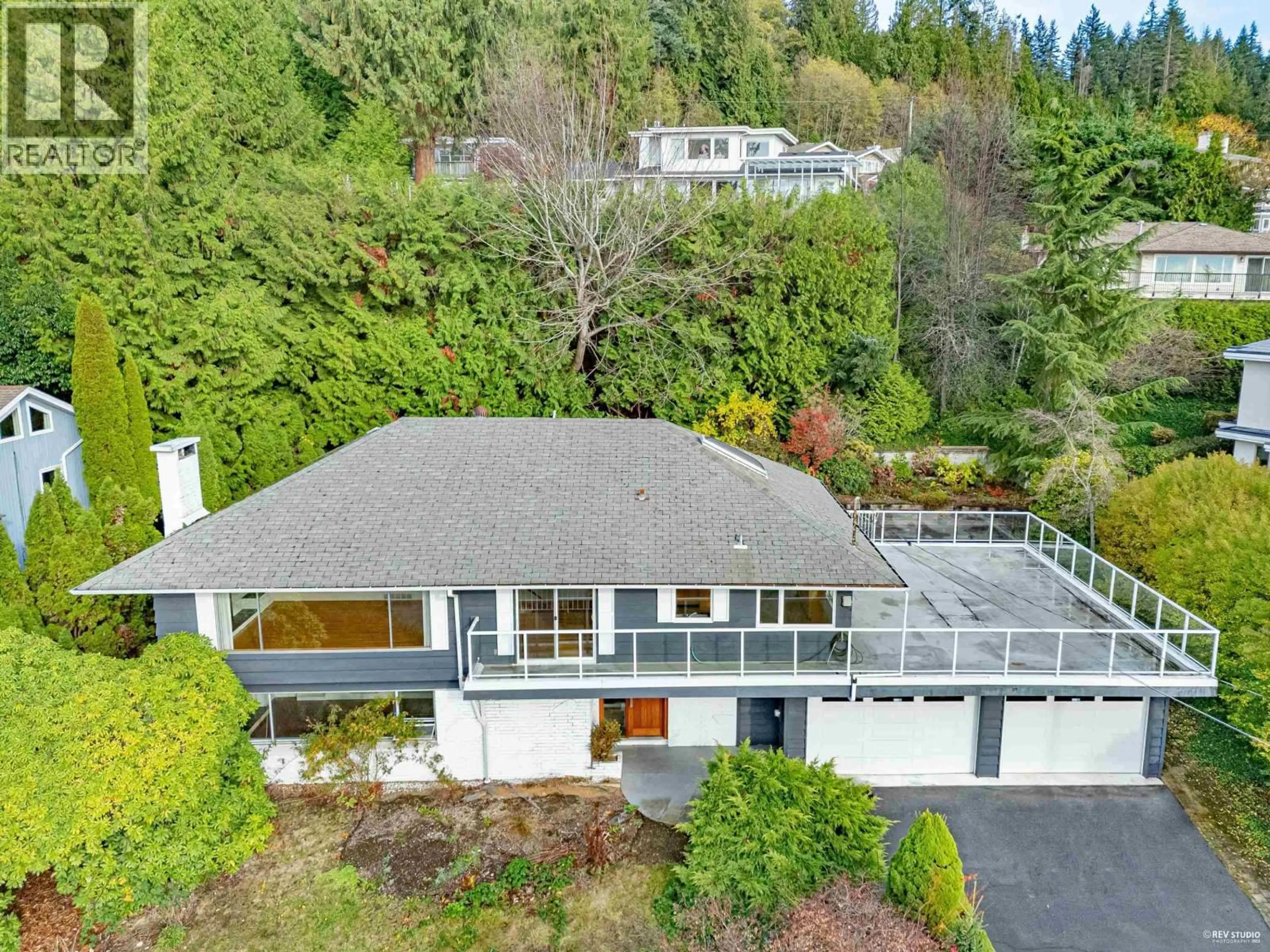 A pic from outside/outdoor area/front of a property/back of a property/a pic from drone, water/lake/river/ocean view for 2615 SKILIFT PLACE, West Vancouver British Columbia V7S2T6