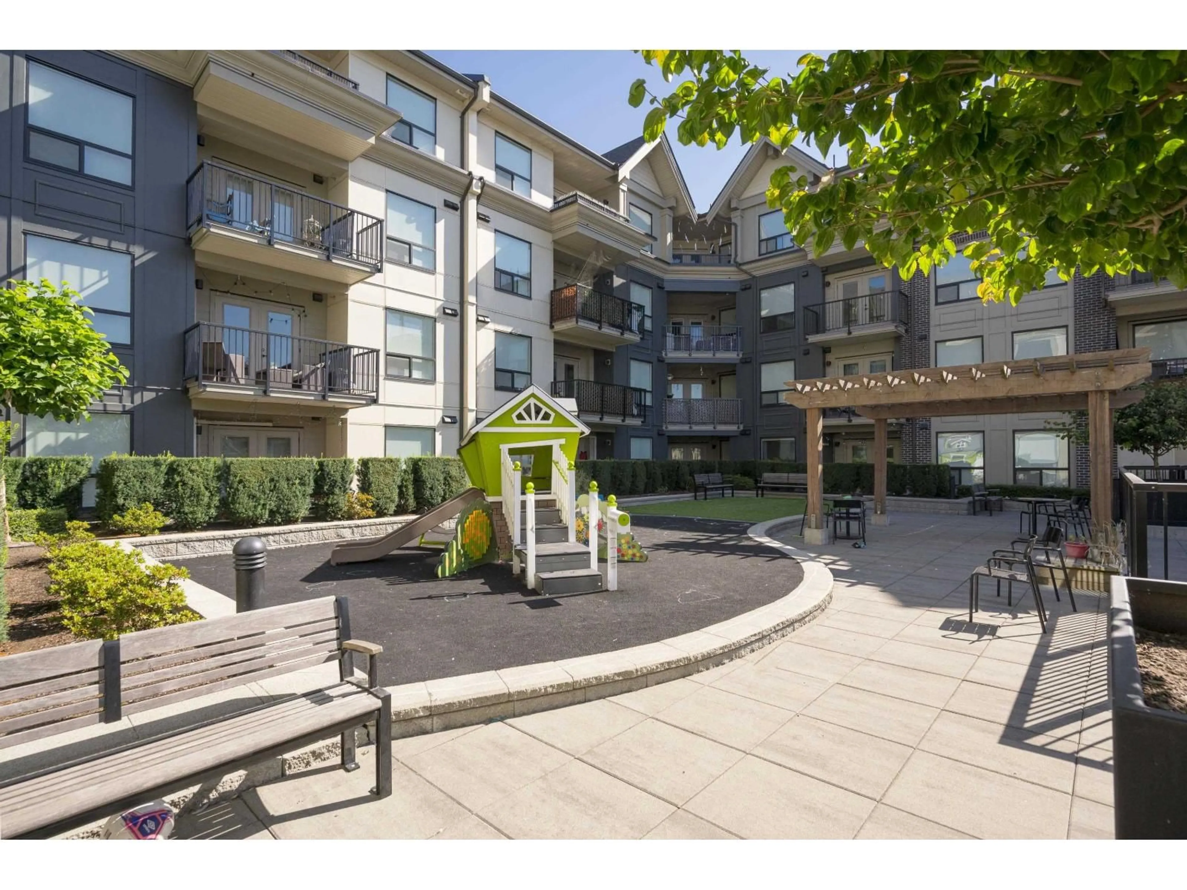 Patio, street for 326 - 2493 MONTROSE AVENUE, Abbotsford British Columbia V2S3T2