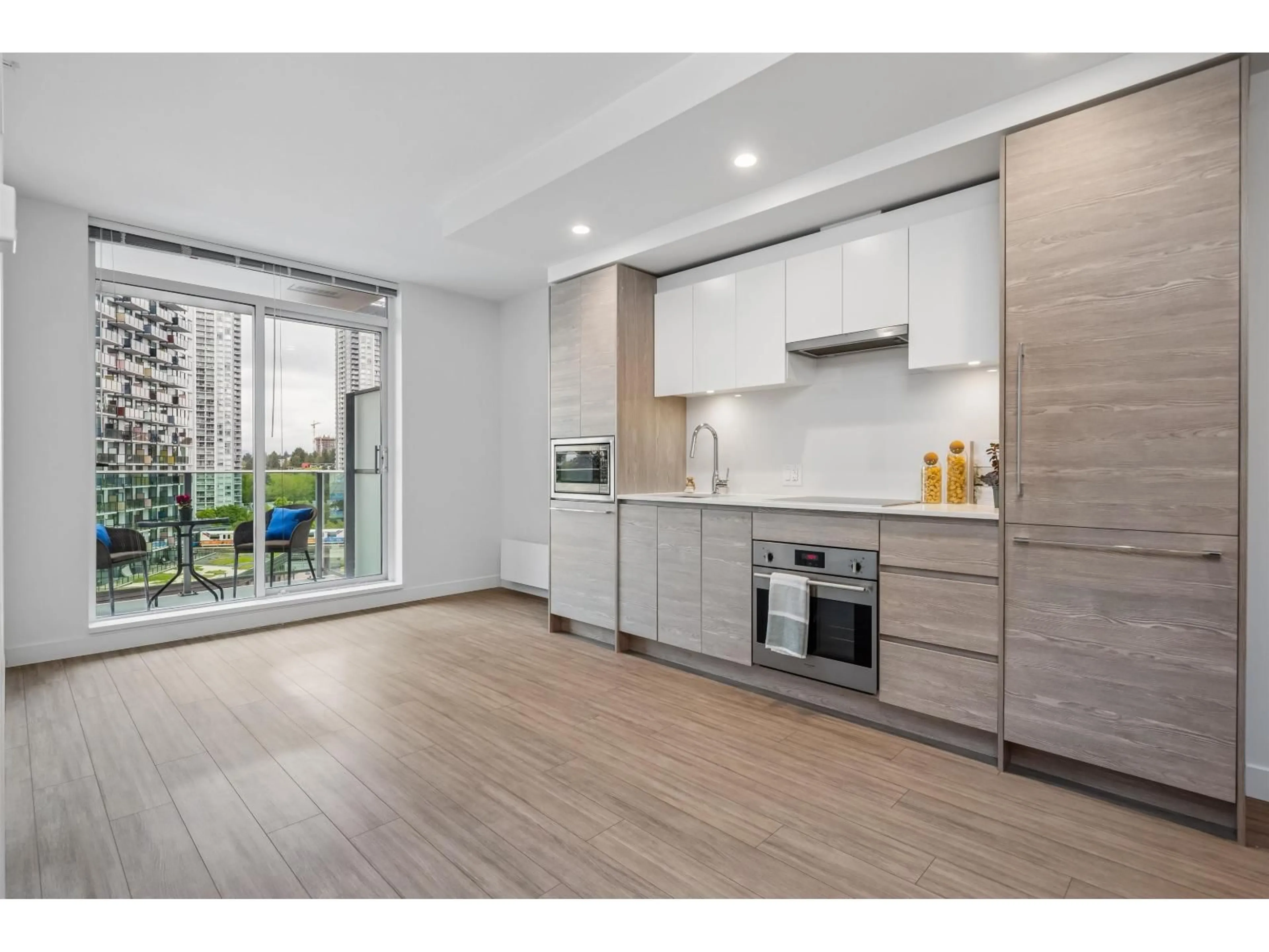 Open concept kitchen, wood/laminate floor for 807 - 13655 FRASER HIGHWAY, Surrey British Columbia V3T0P8
