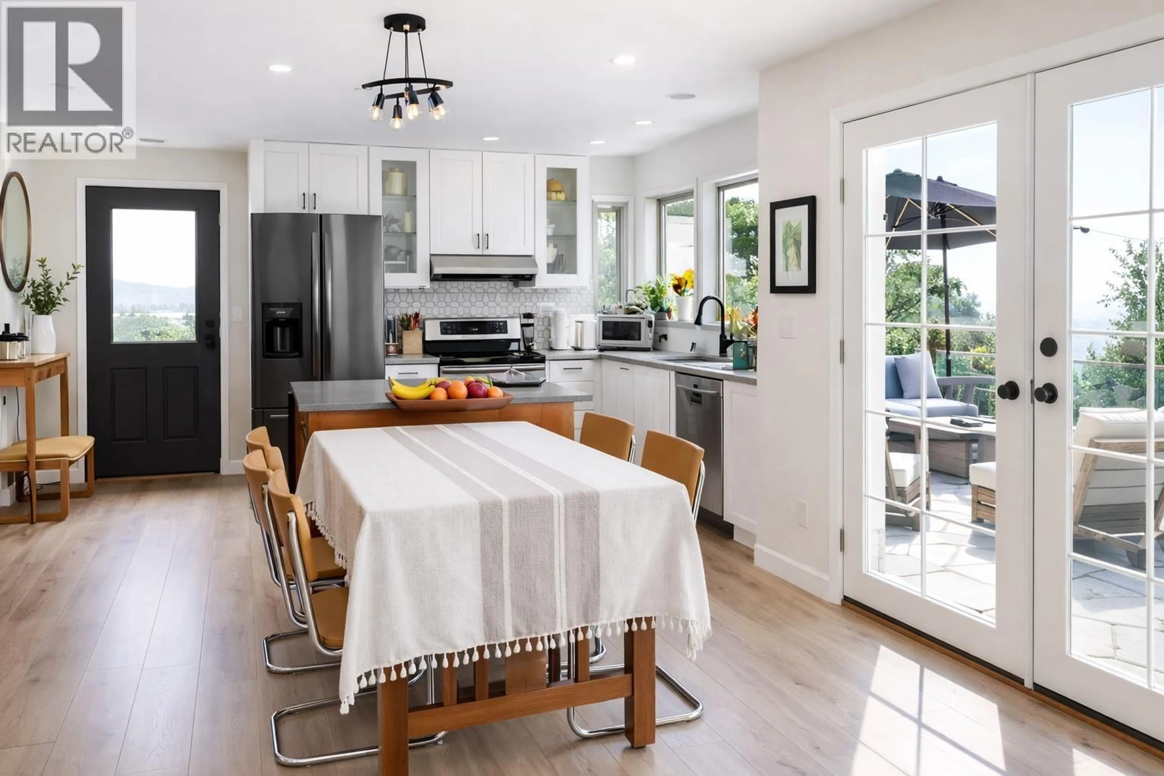Open concept kitchen, ceramic/tile floor for 5579 SANS SOUCI ROAD, Halfmoon Bay British Columbia V7Z1B6