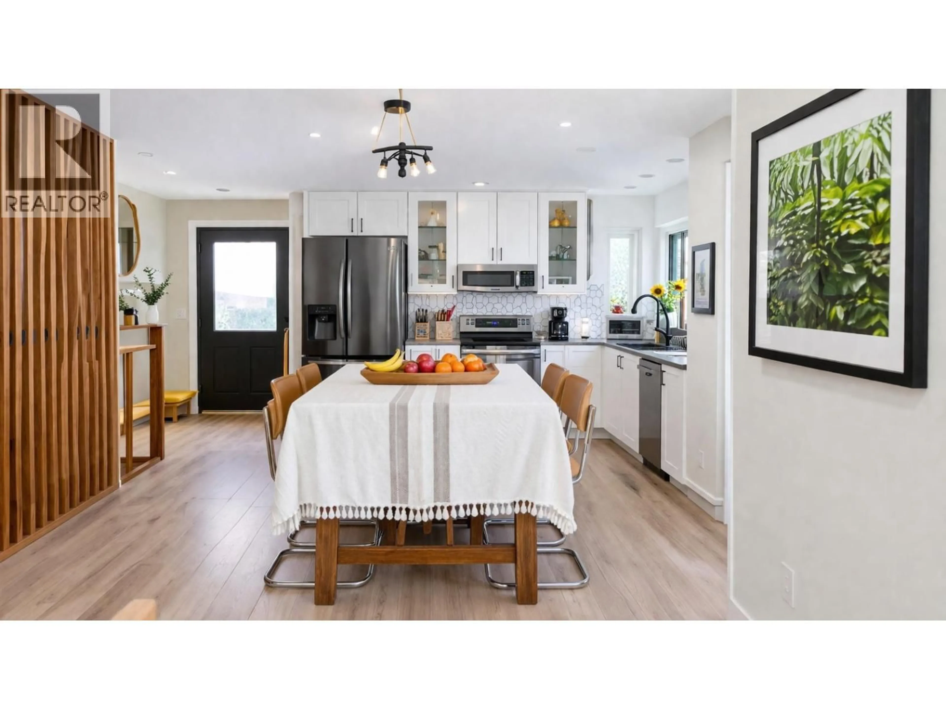 Open concept kitchen, unknown for 5579 SANS SOUCI ROAD, Halfmoon Bay British Columbia V7Z1B6