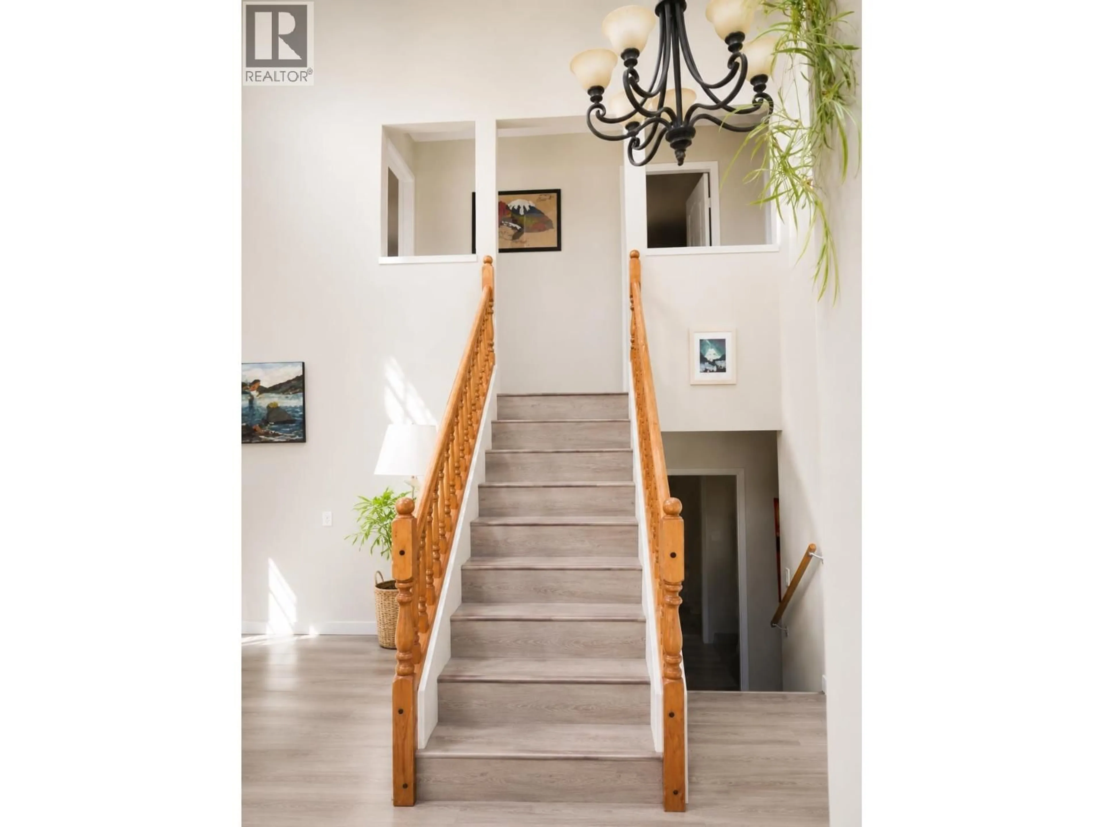 Stairs for 5579 SANS SOUCI ROAD, Halfmoon Bay British Columbia V7Z1B6