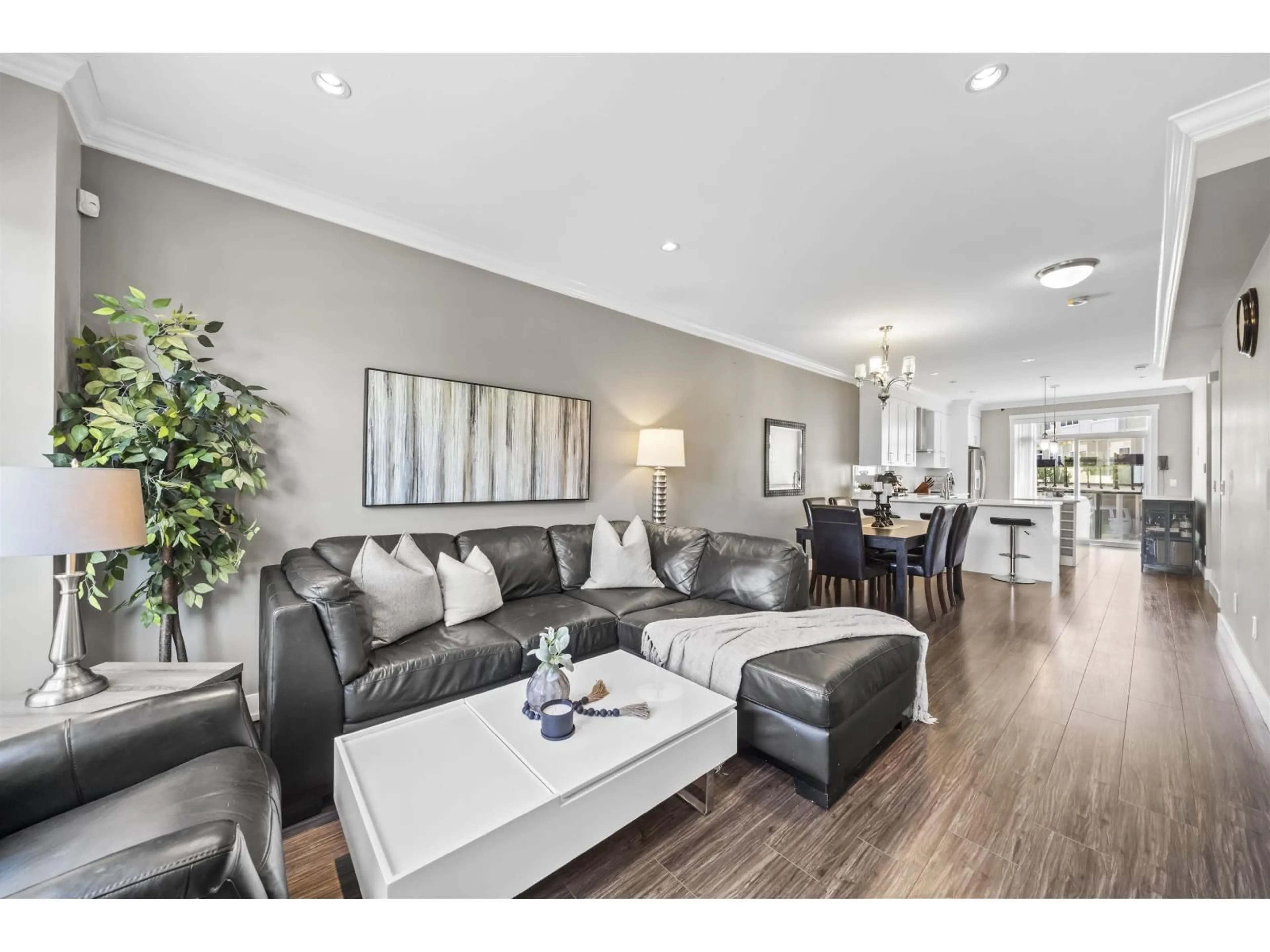Living room with furniture, wood/laminate floor for 79 - 13670 62 AVENUE, Surrey British Columbia V3X0H8