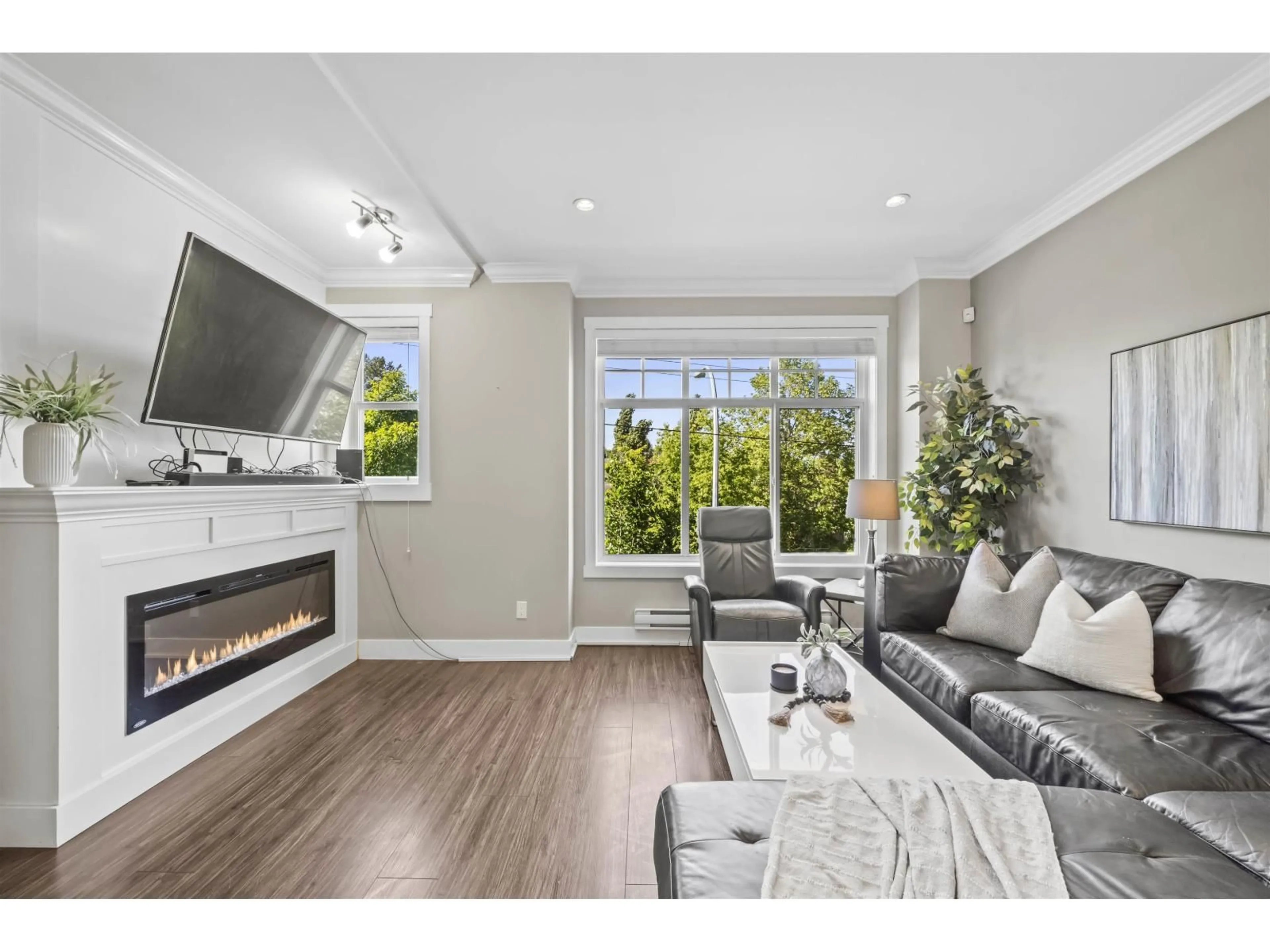 Living room with furniture, wood/laminate floor for 79 - 13670 62 AVENUE, Surrey British Columbia V3X0H8