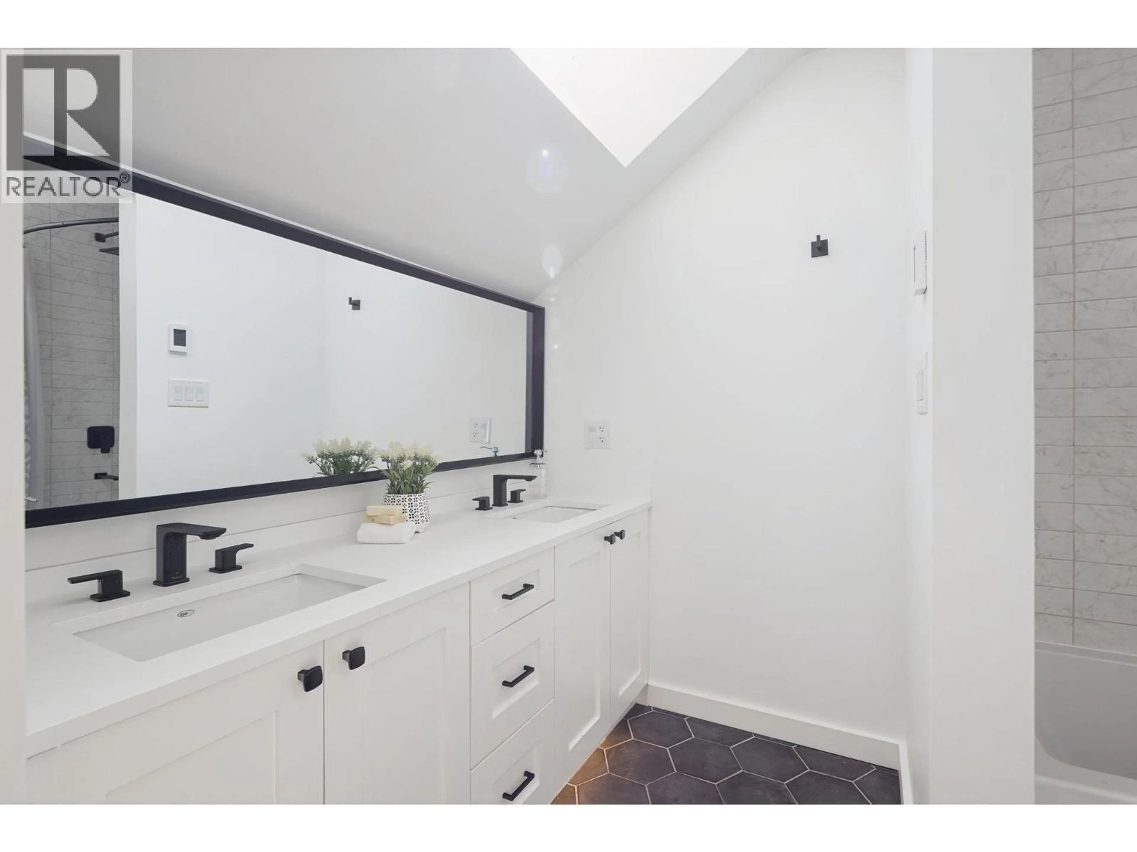Contemporary bathroom, ceramic/tile floor for 207 - 1518 BOWSER AVENUE, North Vancouver British Columbia V7P2Y3