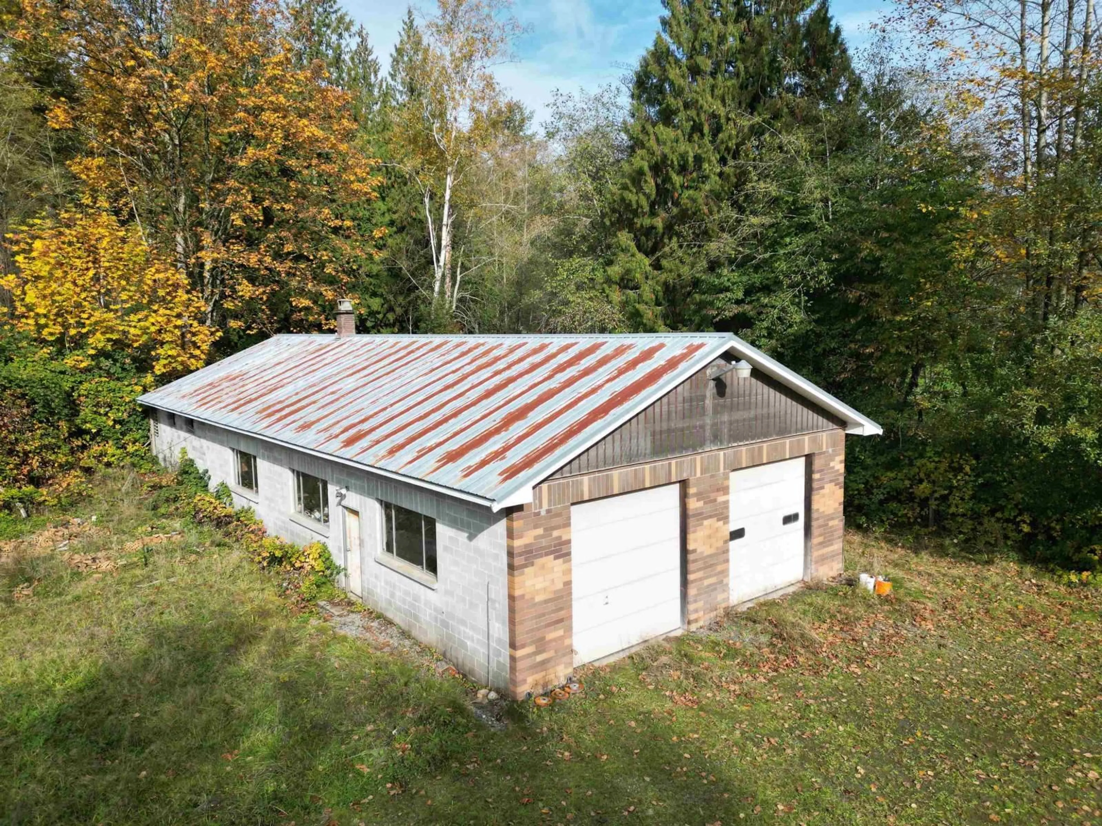 A pic from outside/outdoor area/front of a property/back of a property/a pic from drone, building for 36413 DAWSON ROAD, Abbotsford British Columbia V3G2L1