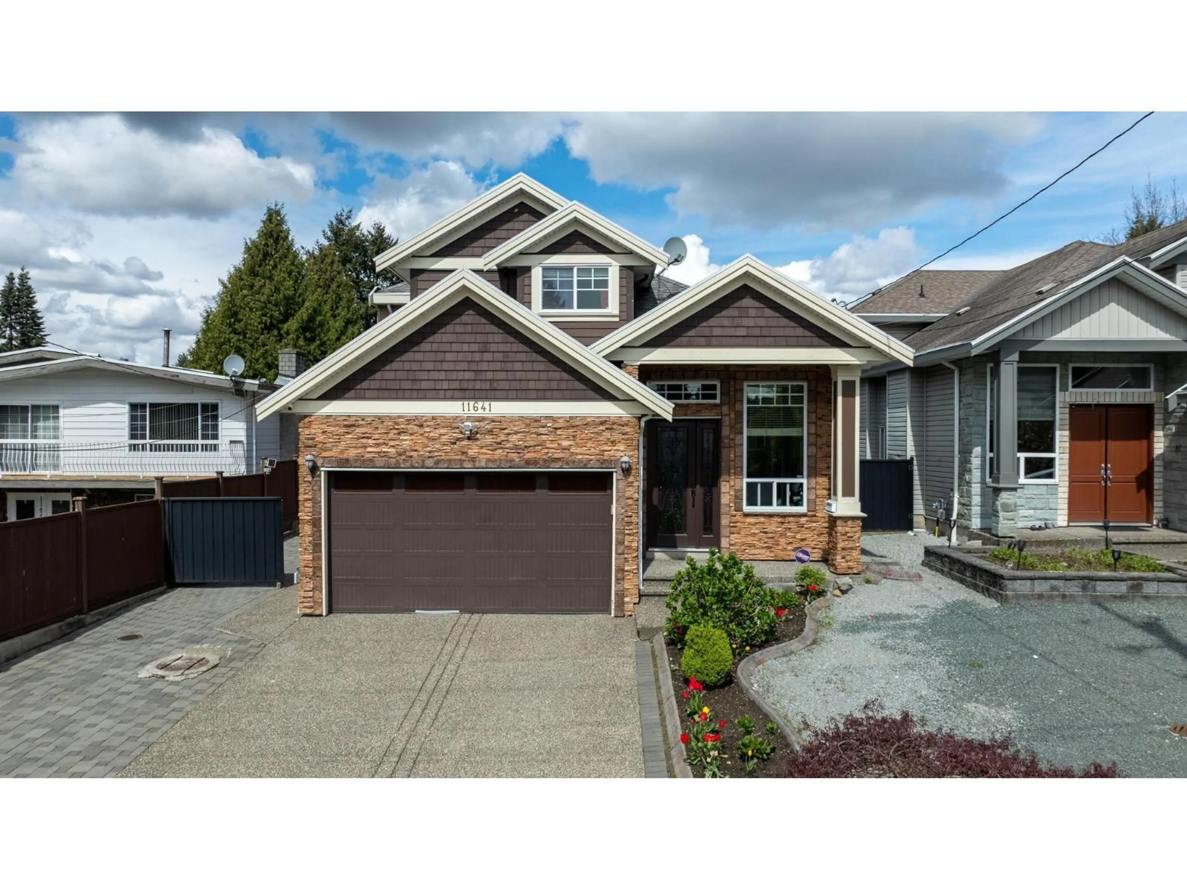 Home with vinyl exterior material, street for 11641 75A AVENUE, Delta British Columbia V4C1J3