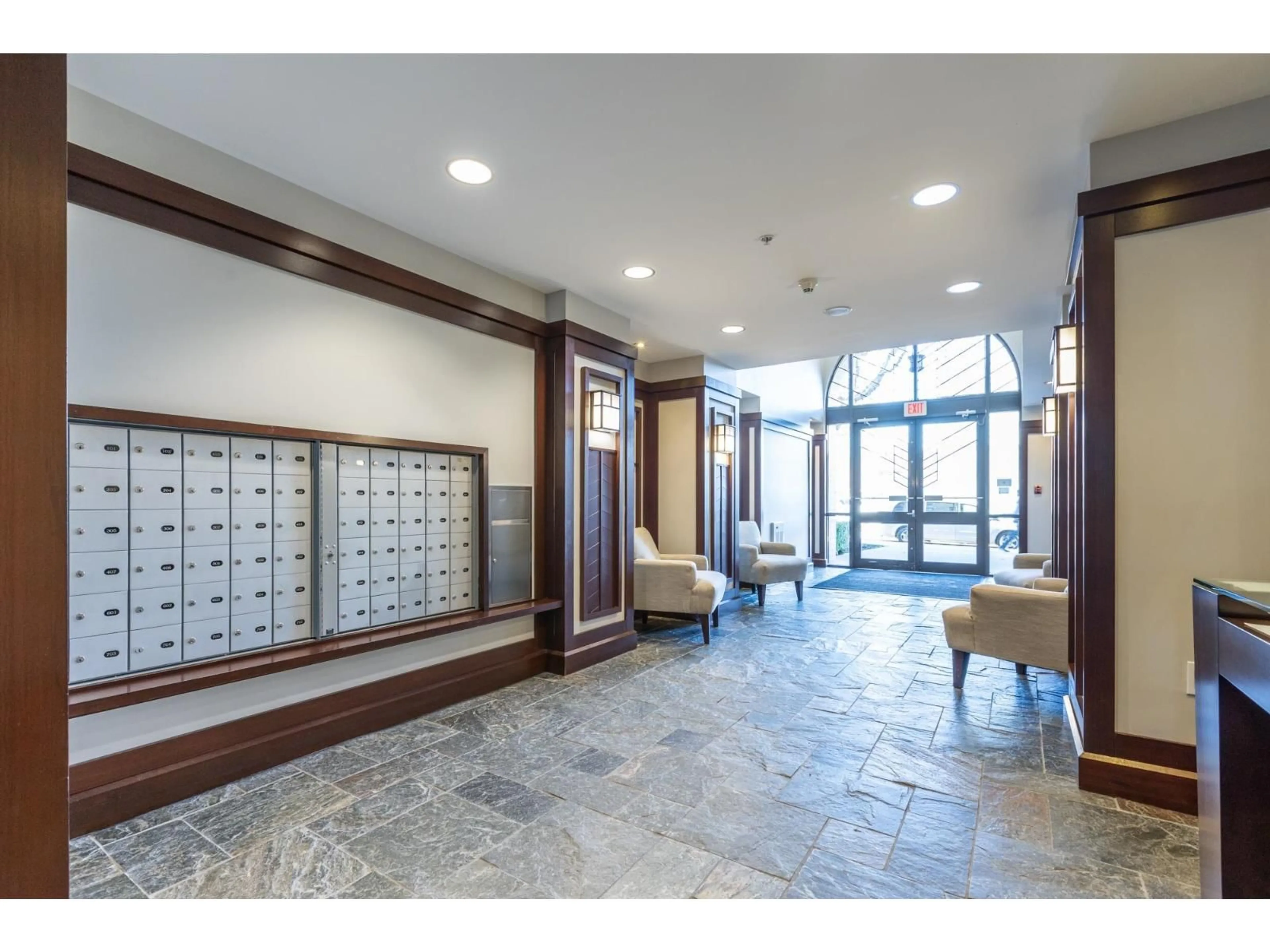 Indoor foyer for 103 - 1551 FOSTER STREET, White Rock British Columbia V4B5M1