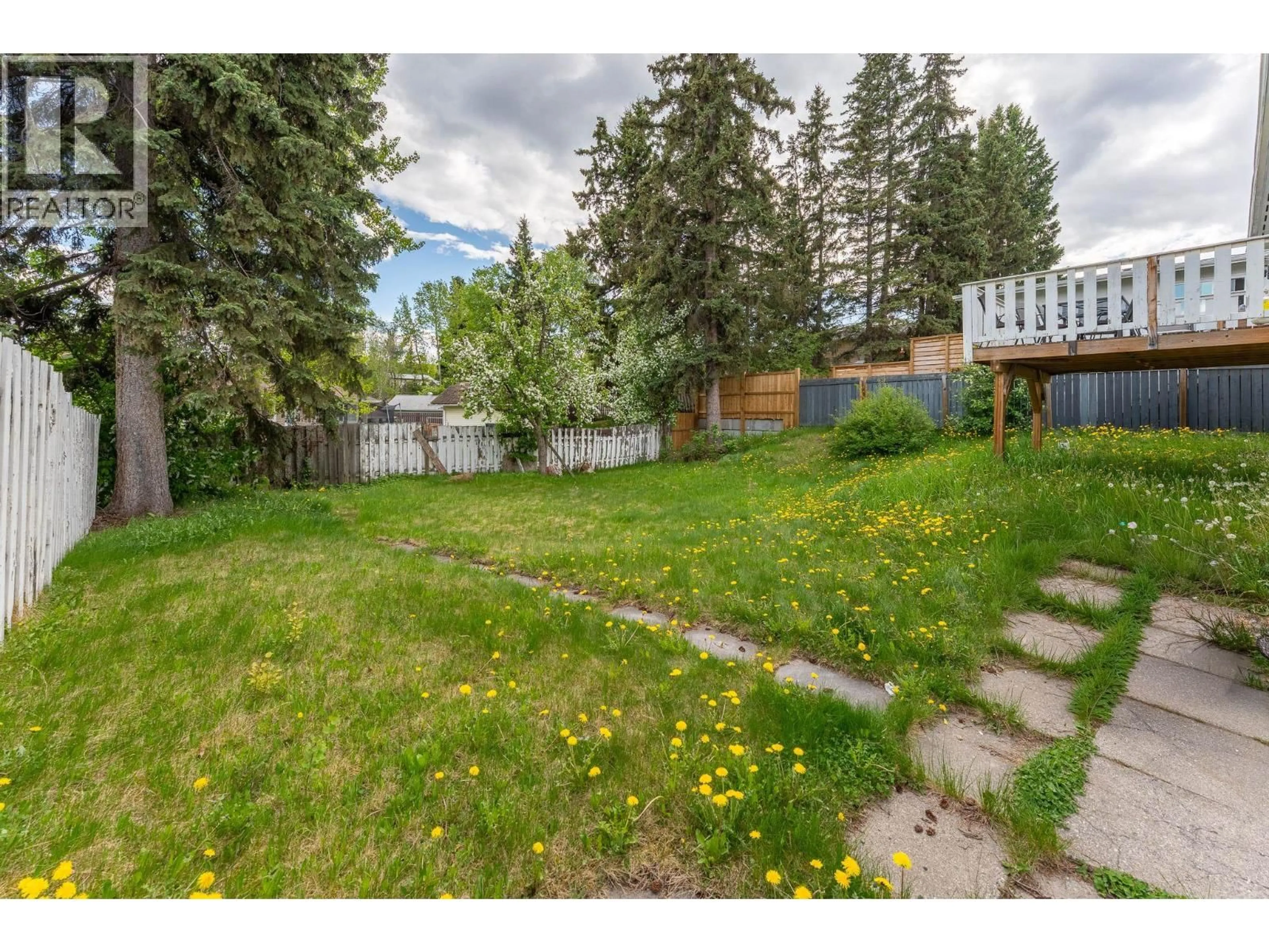 A pic from outside/outdoor area/front of a property/back of a property/a pic from drone, unknown for 2909 PINEWOOD AVENUE, Prince George British Columbia V2N1H8