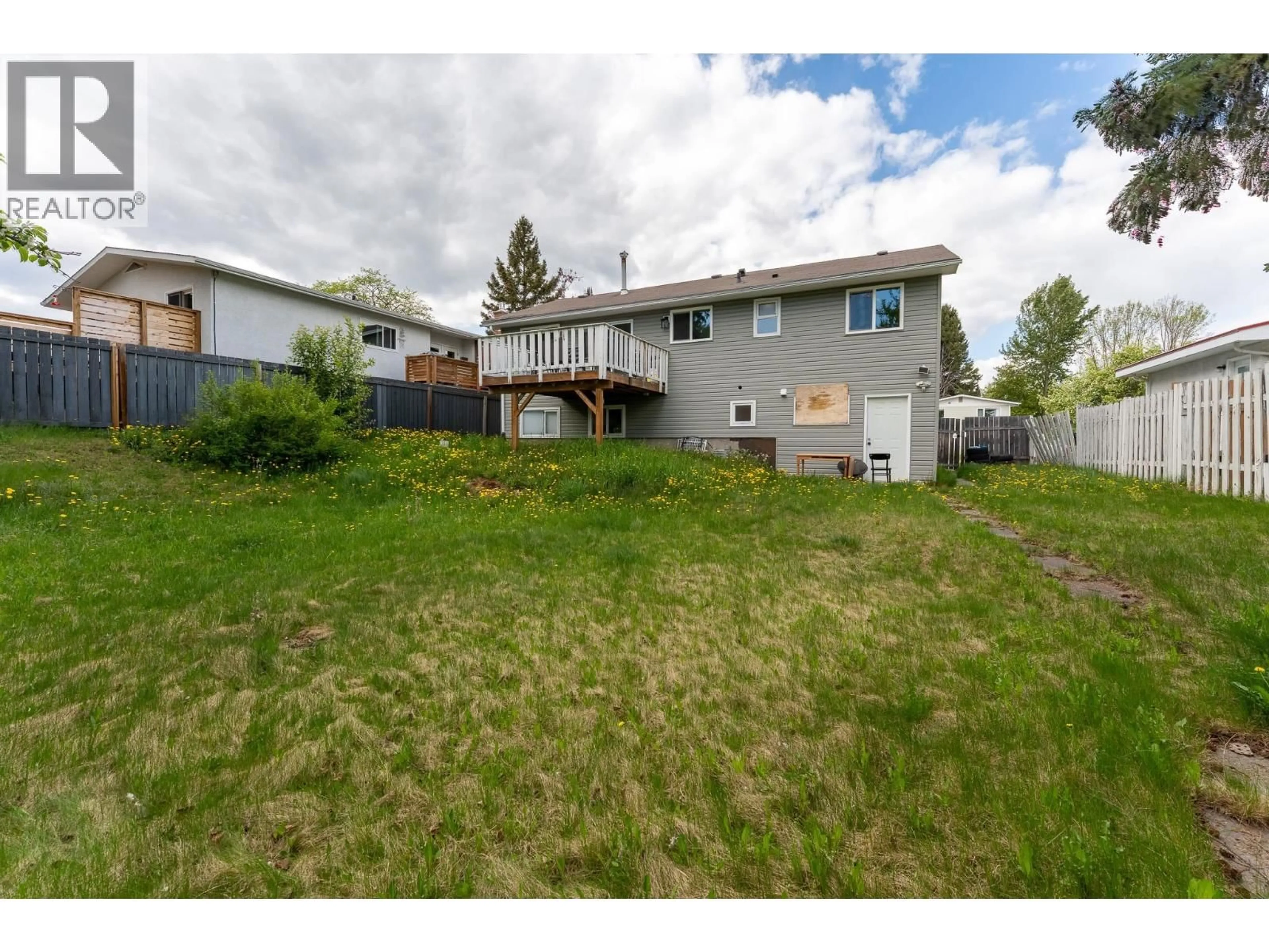 A pic from outside/outdoor area/front of a property/back of a property/a pic from drone, street for 2909 PINEWOOD AVENUE, Prince George British Columbia V2N1H8