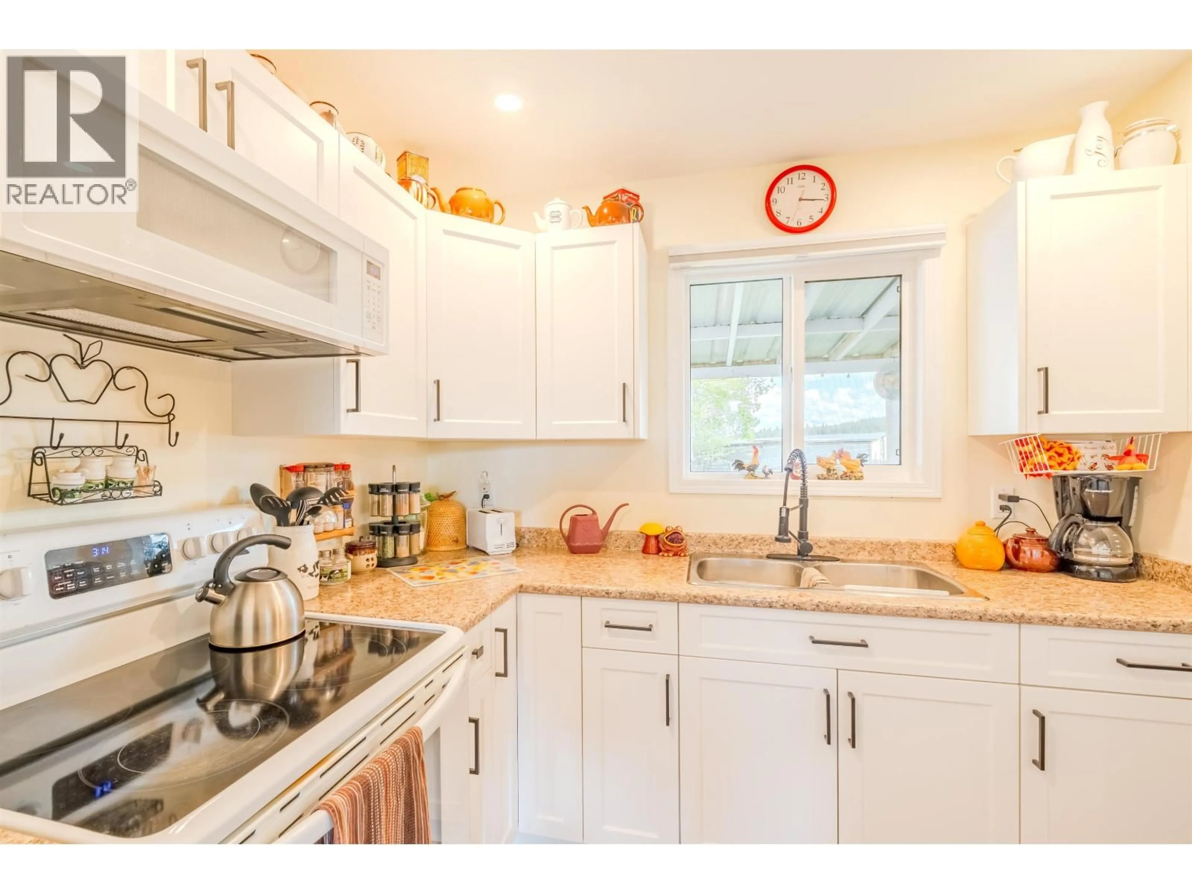 Open concept kitchen, ceramic/tile floor for 5576 103 MILE LAKE ROAD, 103 Mile House British Columbia V0K2E1